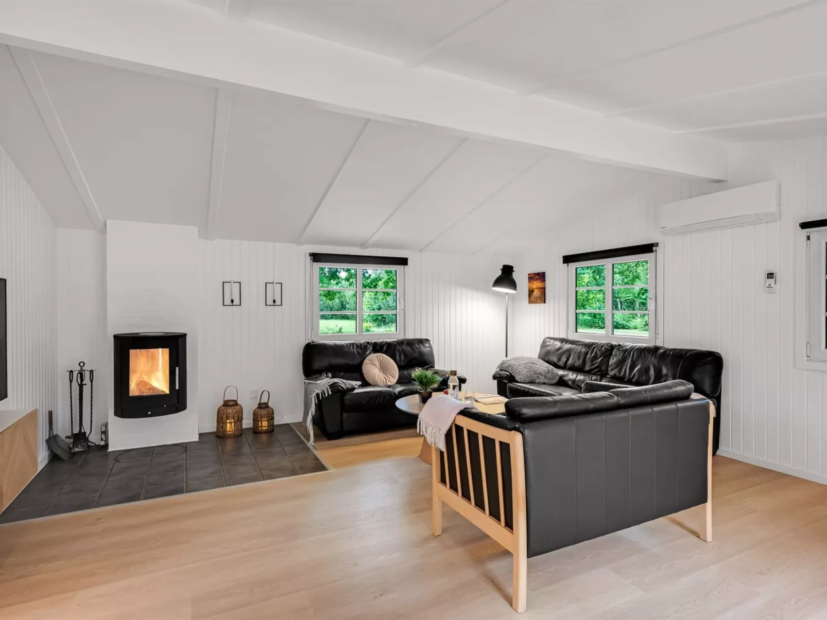 "Mena" - 10km from the sea-Binnen