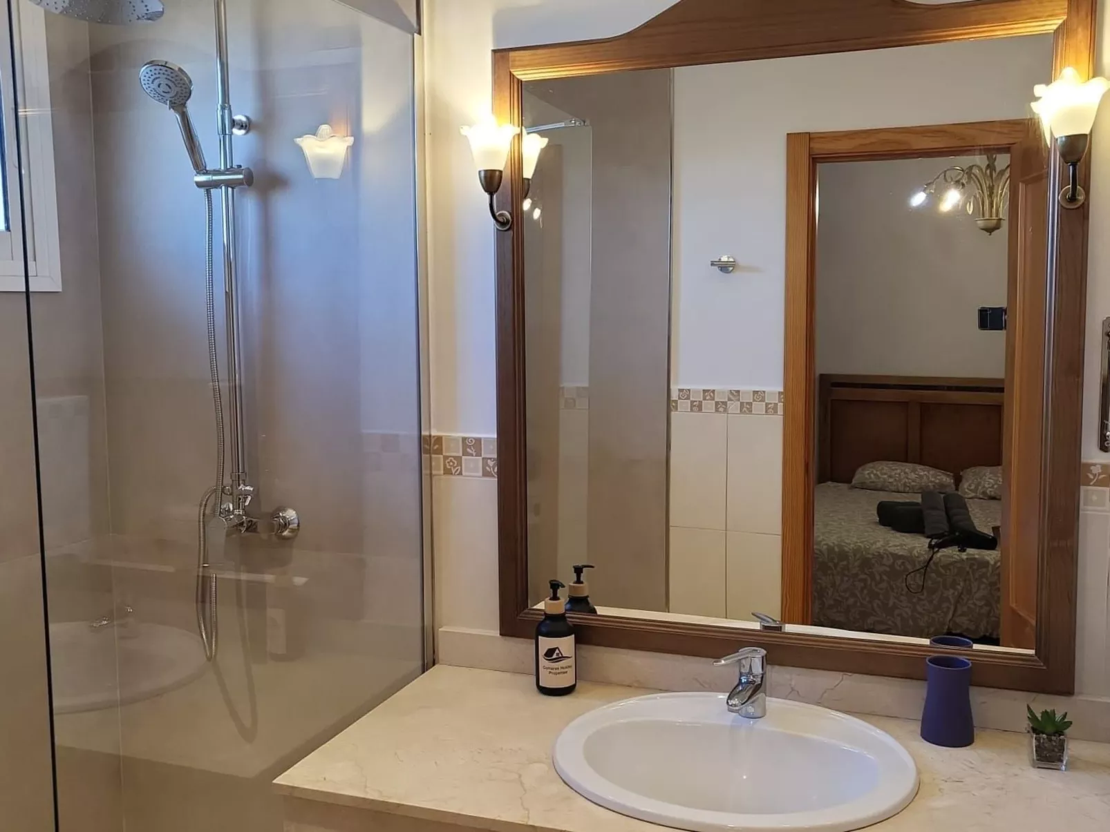 Penthouse, Jacuzzi, Meerblick, BBQ,wifi, AC - Binnen