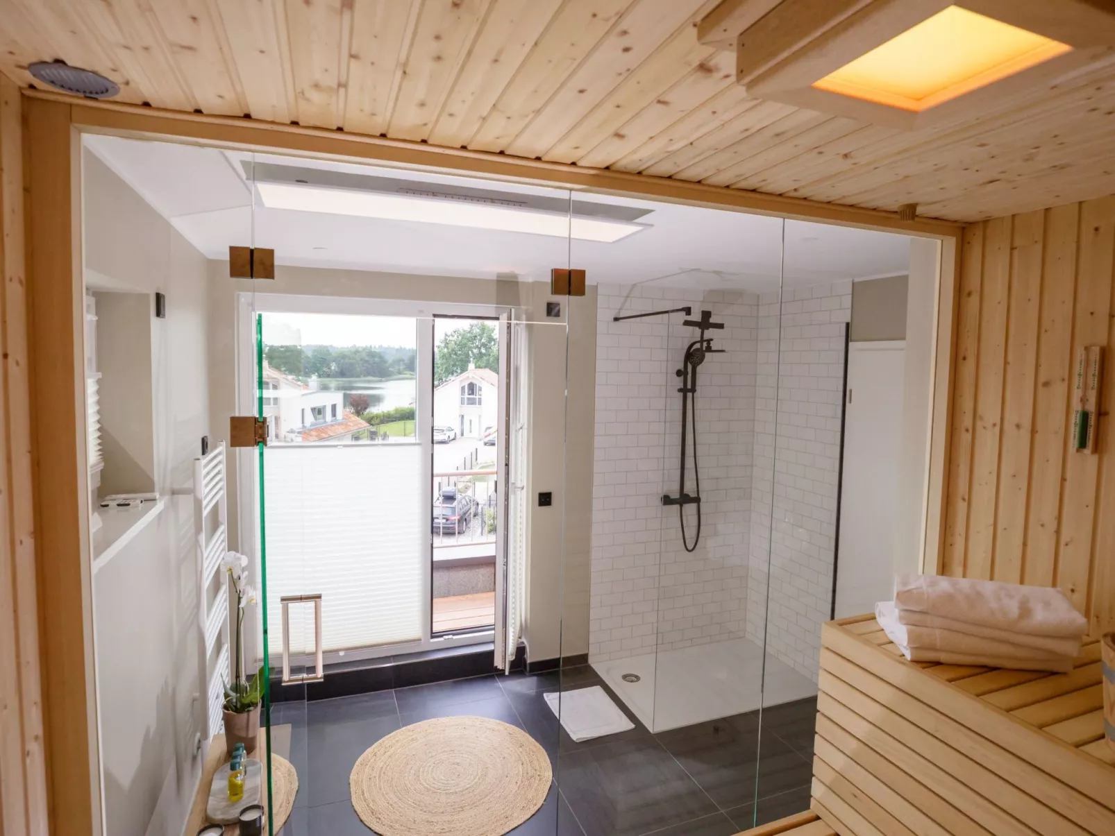 Modernes Ferienhaus mit Sauna, Seeblick, Dachterrasse und Garten - Image-tags.info