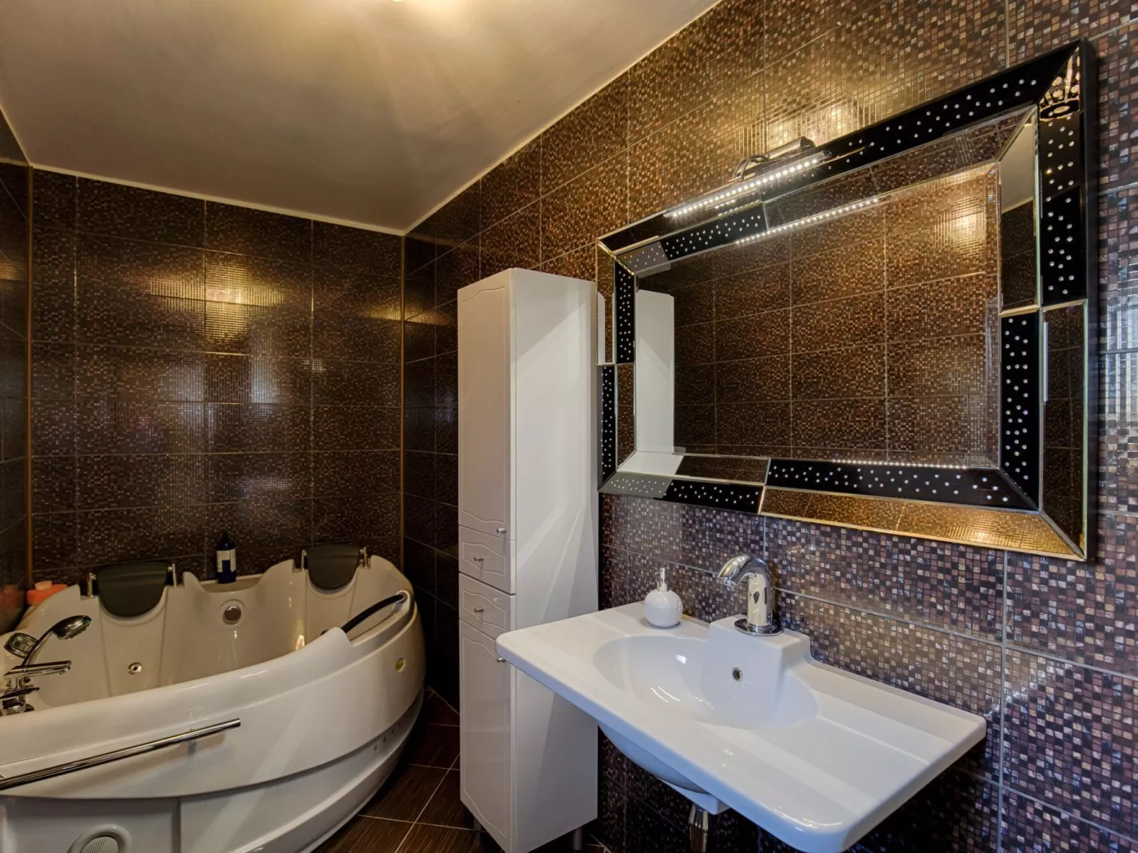 Villa mit Pool und schönem Meerblick - Image-tags.info