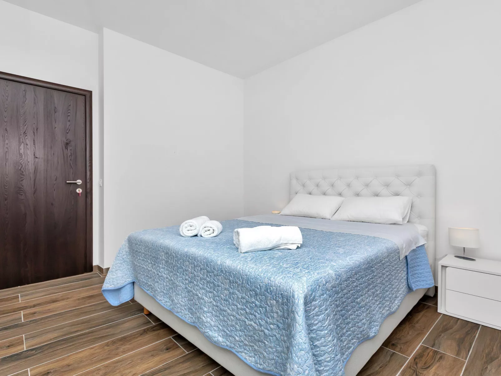 Villa Infinite mit Schwimmbad und Meerblick - Binnen