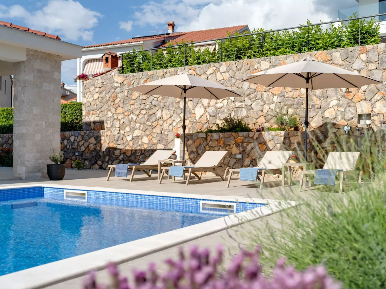 Schone Villa mit Pool, Meerblick, Strand - Image-tags.info