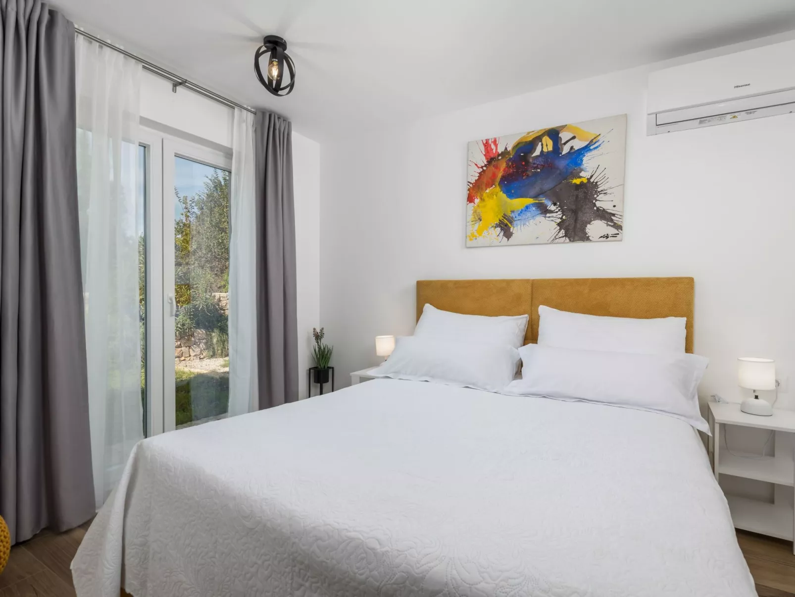 Romantische Villa mit Pool, umgeben von Natur - Image-tags.info