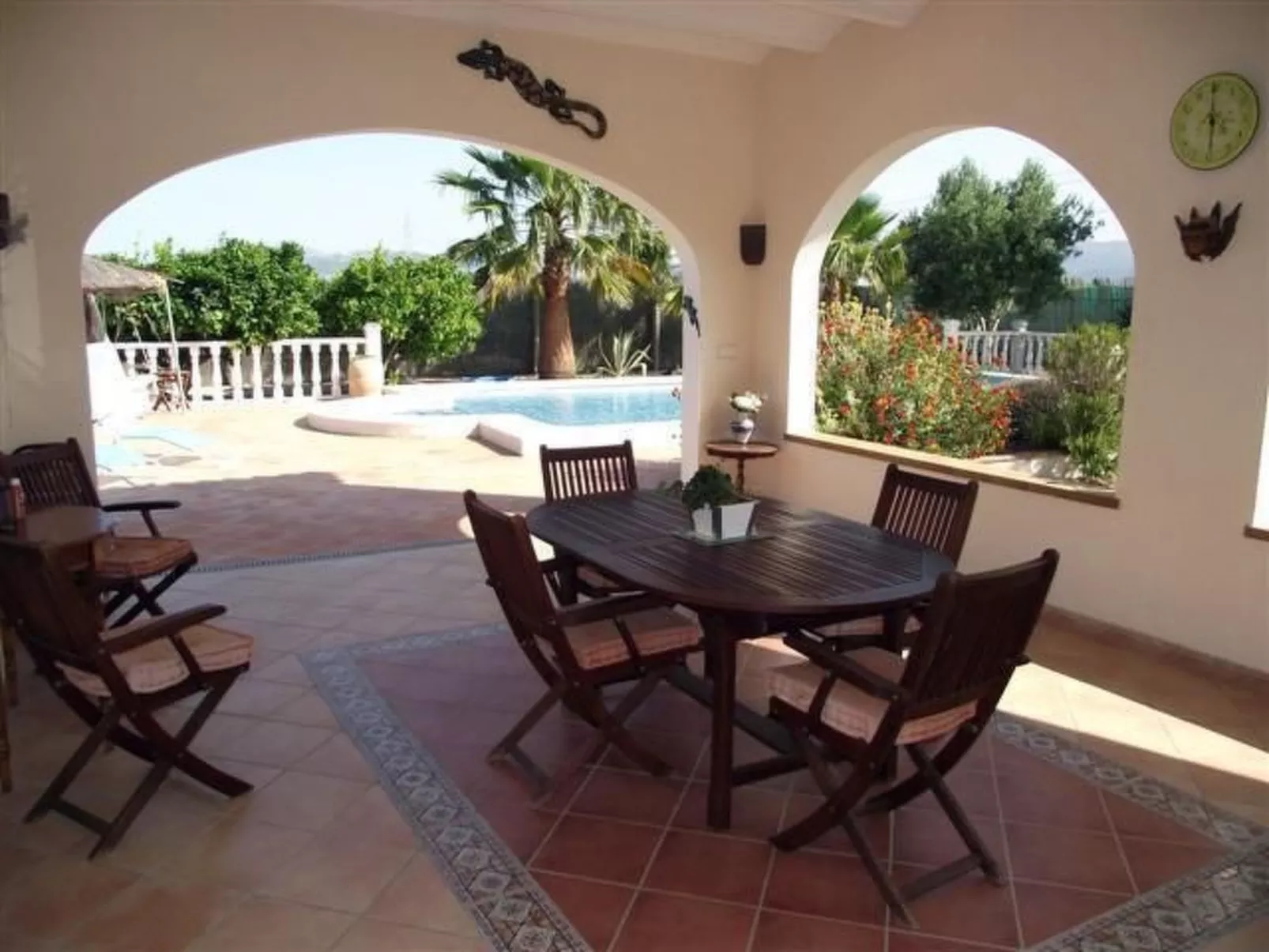 Villa im spanischen Stil mit großem Pool und ein - Buiten