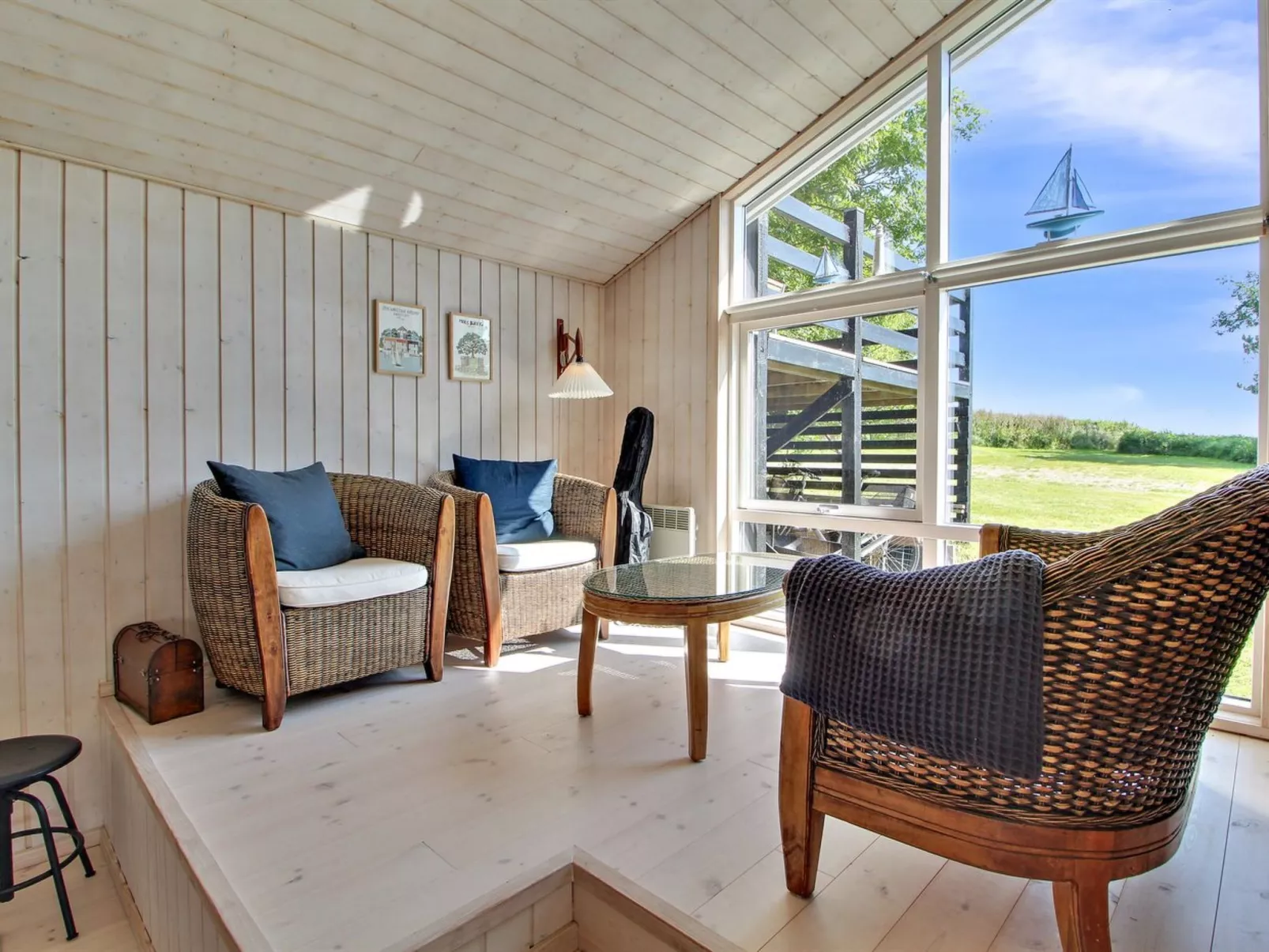 "Lilla" - 120m from the sea - Binnen