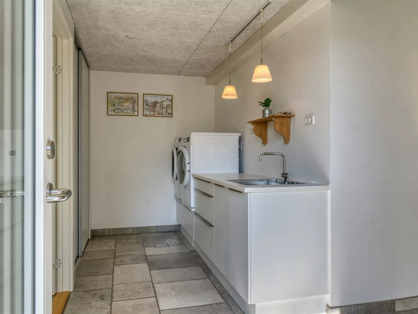 "Elissa" - 50m to the fjord-Binnen