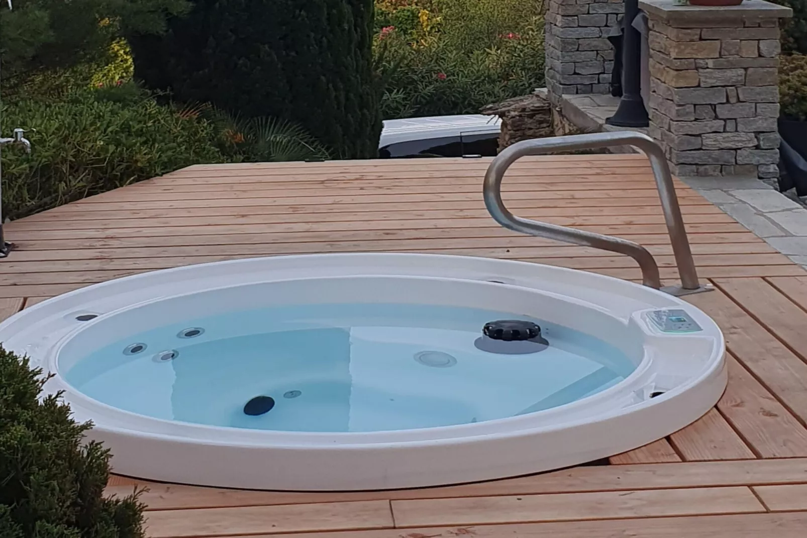 Charmante Villa mit drei Apartments und Meerblick KReidl-Wellness