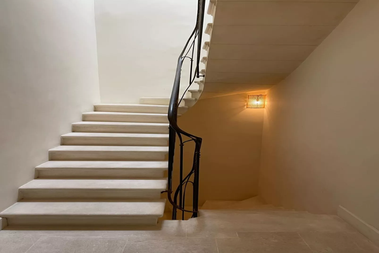 Mas Maillane demeure du XVIIIe entièrement rénové-Overloop