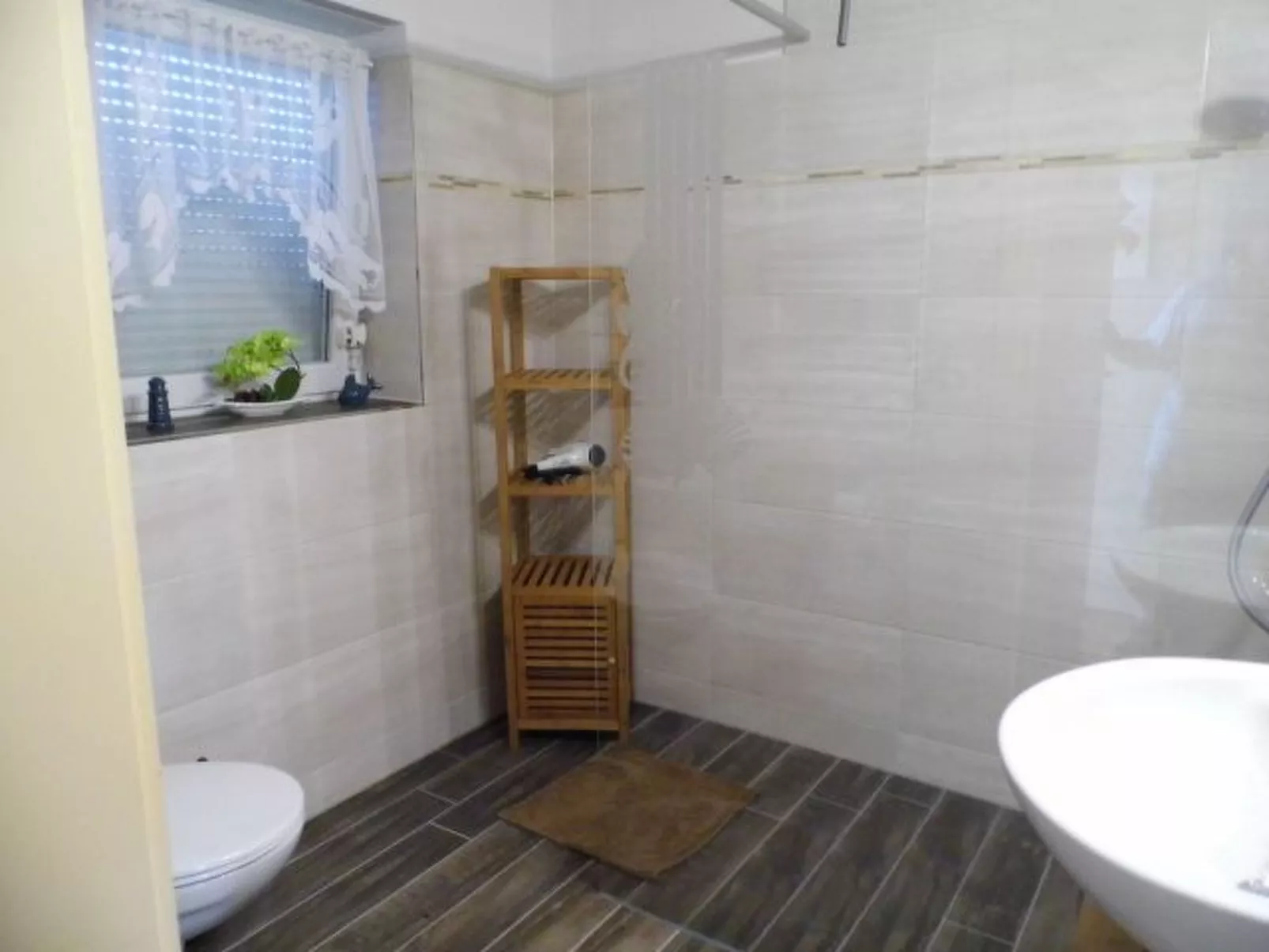 In Wischuer mit Terrasse, Grill und Garten - Image-tags.info