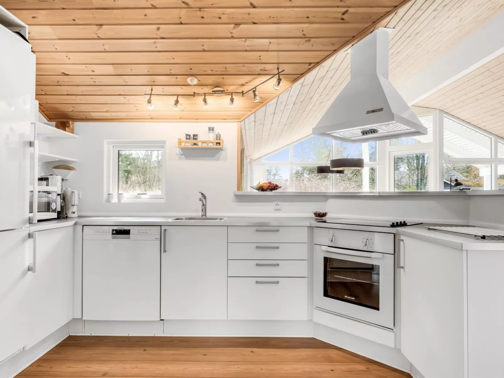 "Botwith" - 2.8km from the sea - Binnen