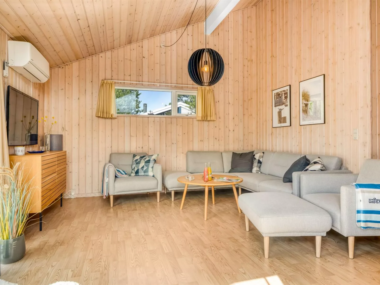 "Alisa" - 1.9km from the sea - Binnen