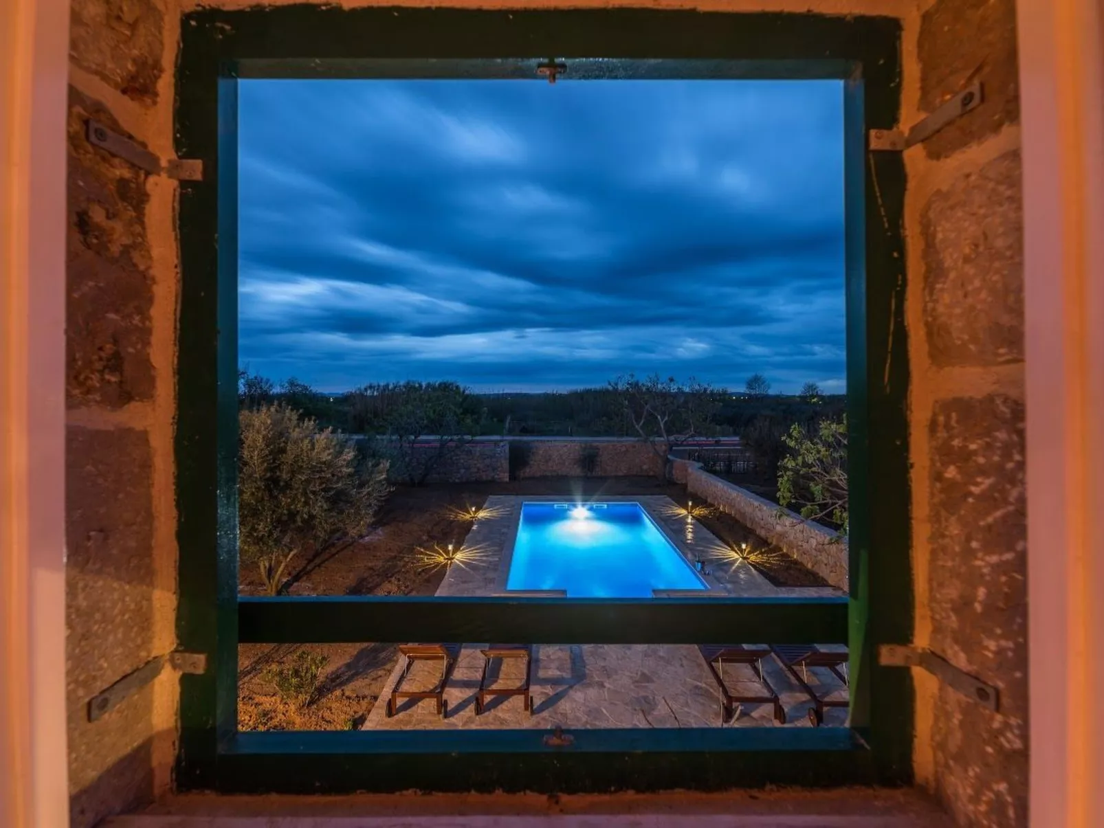 "Lipa" mit Schwimmbad - Image-tags.info