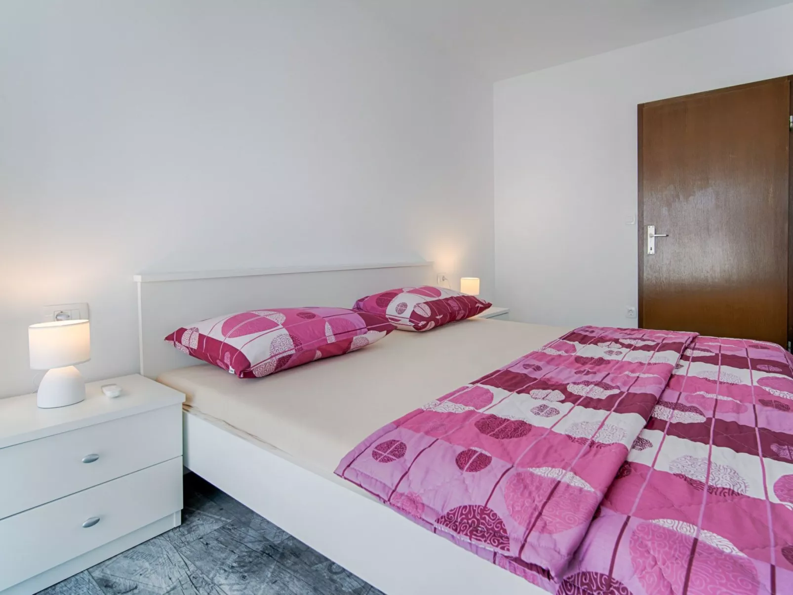 Schönes Haus in Pinezići mit privatem Parkplatz - Image-tags.info