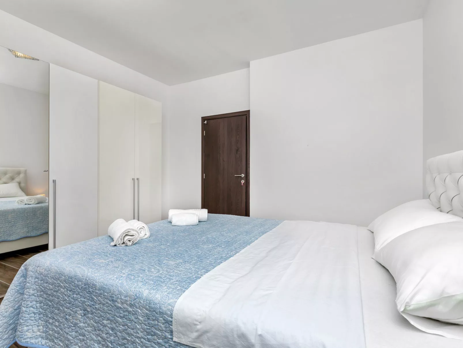 Villa Infinite mit Schwimmbad und Meerblick - Binnen