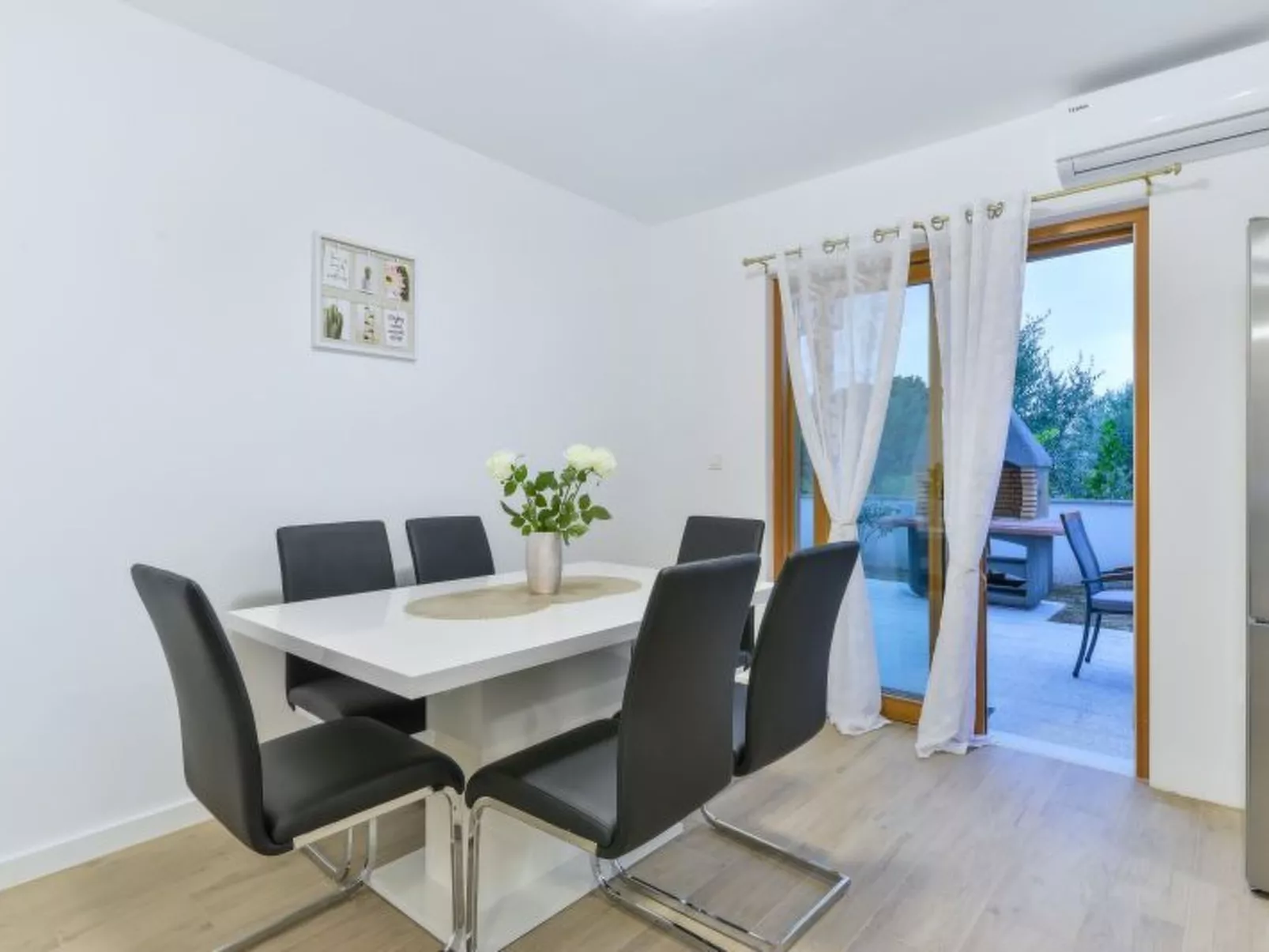 Vila Megy -  ID 2209 - Image-tags.info