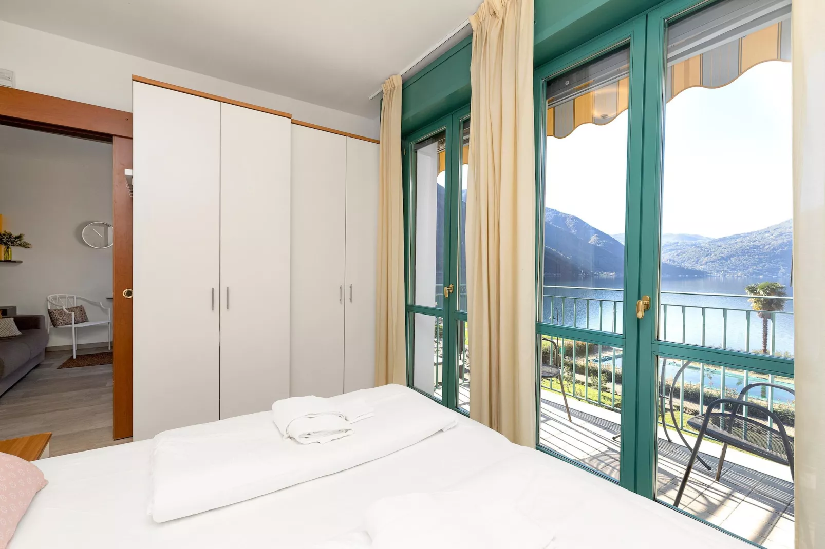 RESIDENCE PORTO LETIZIA - PALACE-1ROOM APT 4 PAX LAKE VIEW DELUXE 8206 - P1LD4 - Slaapkamer