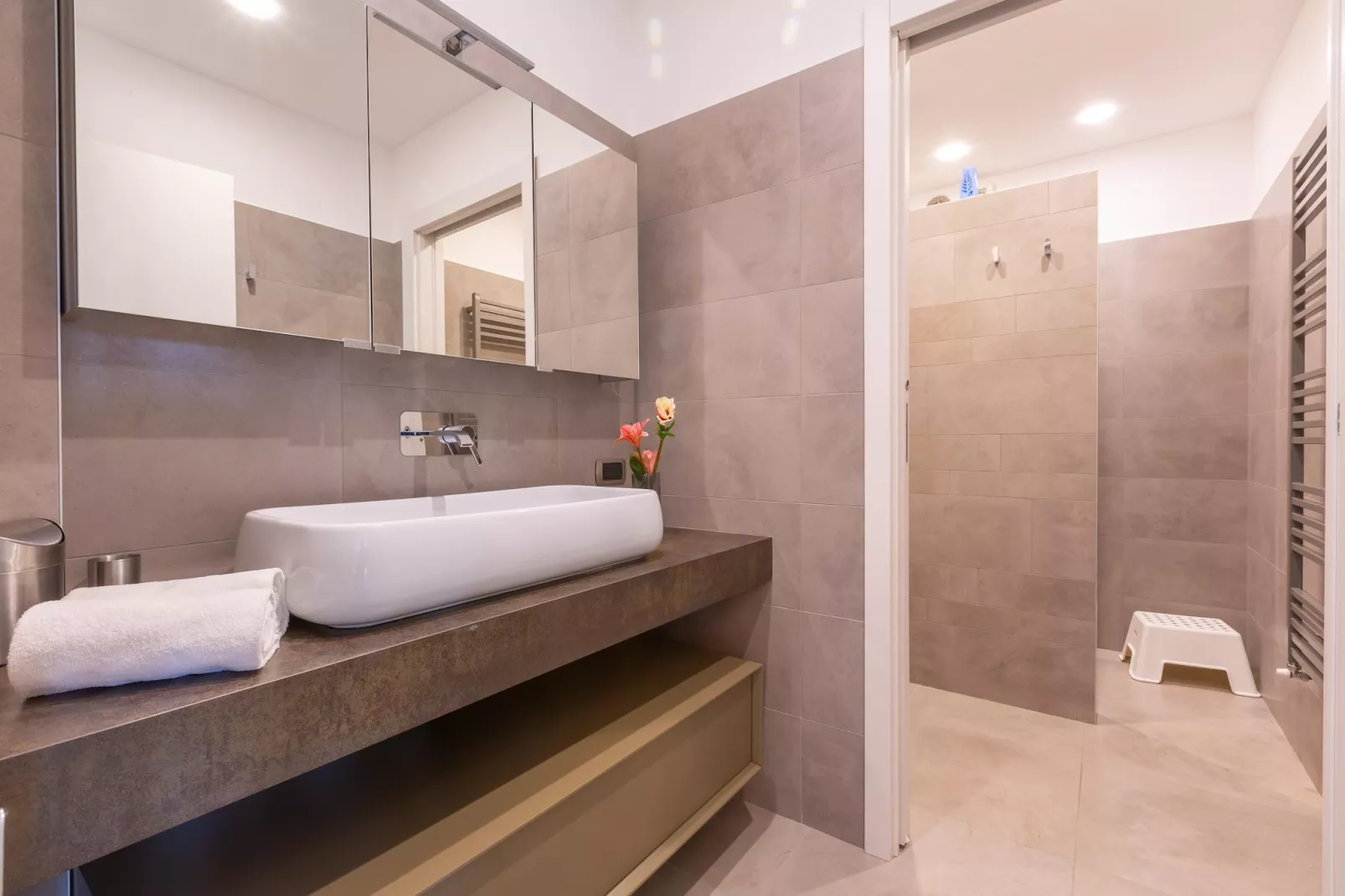 RESIDENCE PORTO LETIZIA - PALACE-2ROOM APT 6 PAX LAKE VIEW DELUXE 8210 - P2LD6 - Badkamer