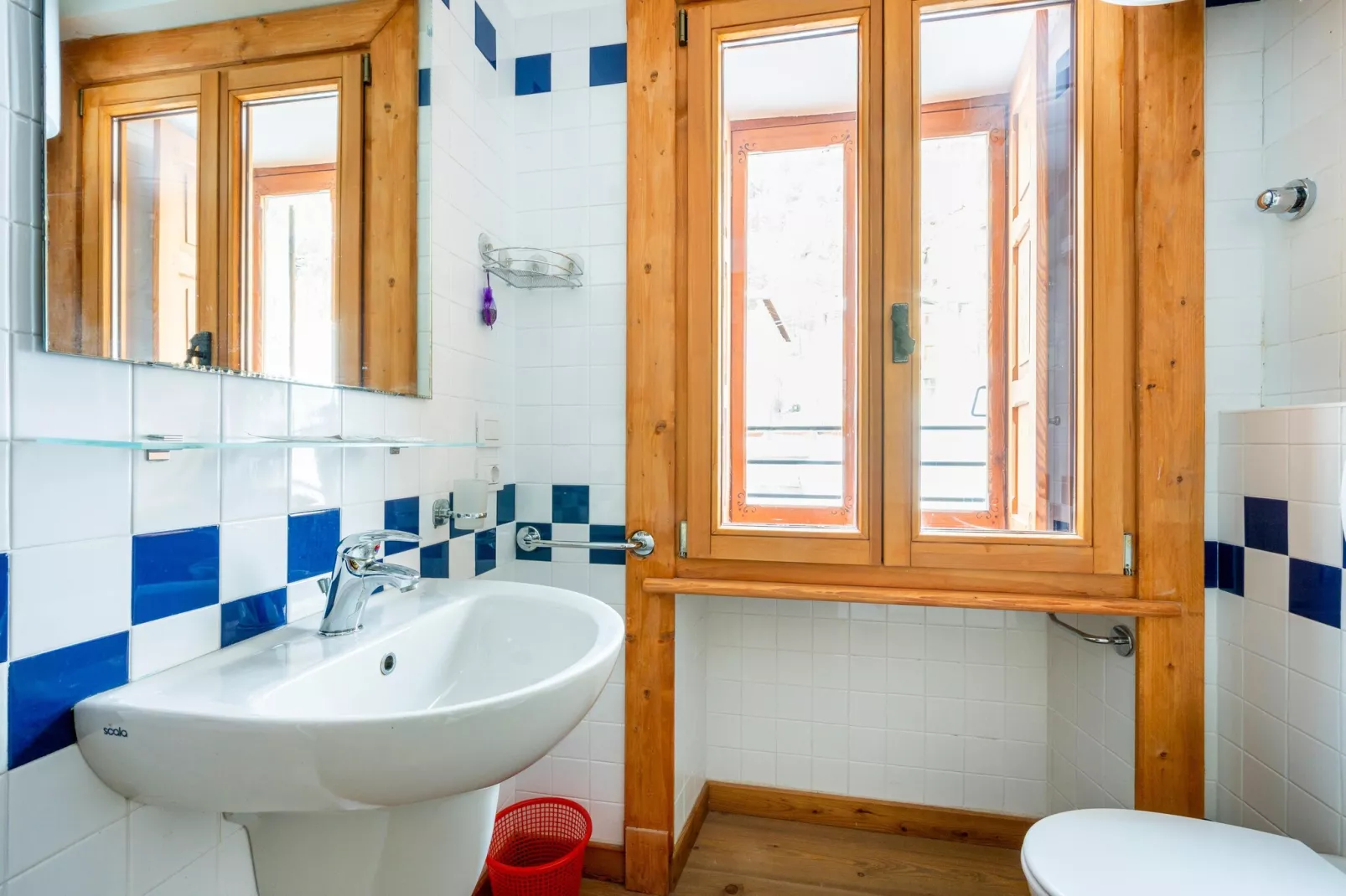 MONO 1 CERESOLE-Badkamer