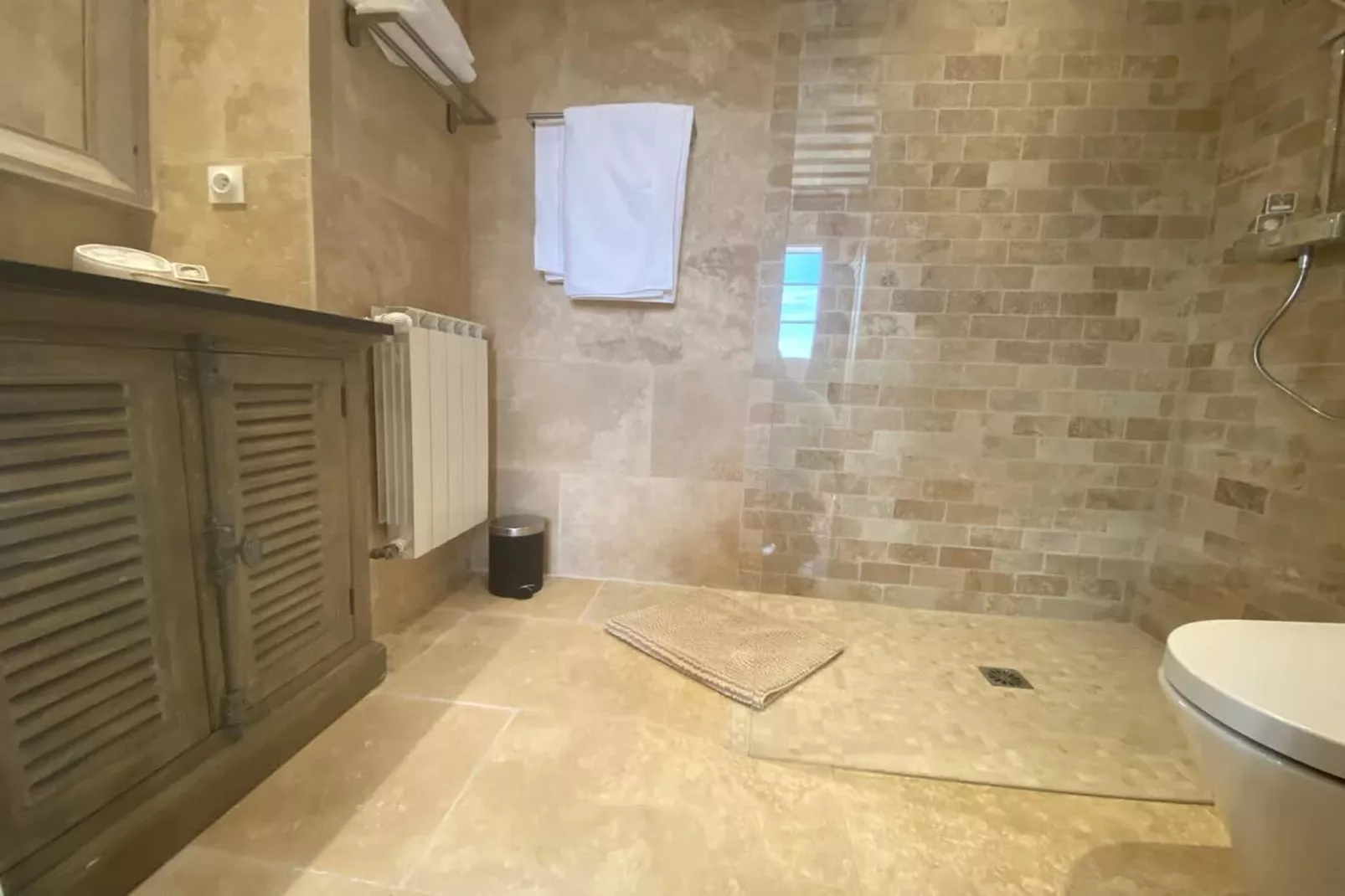 Villa provencale à Murs coeur du Luberon-Badkamer