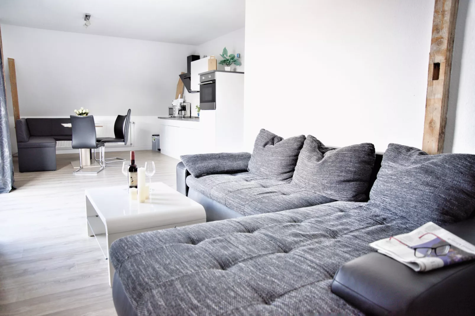 Schönes Ferienhaus-Eetkamer