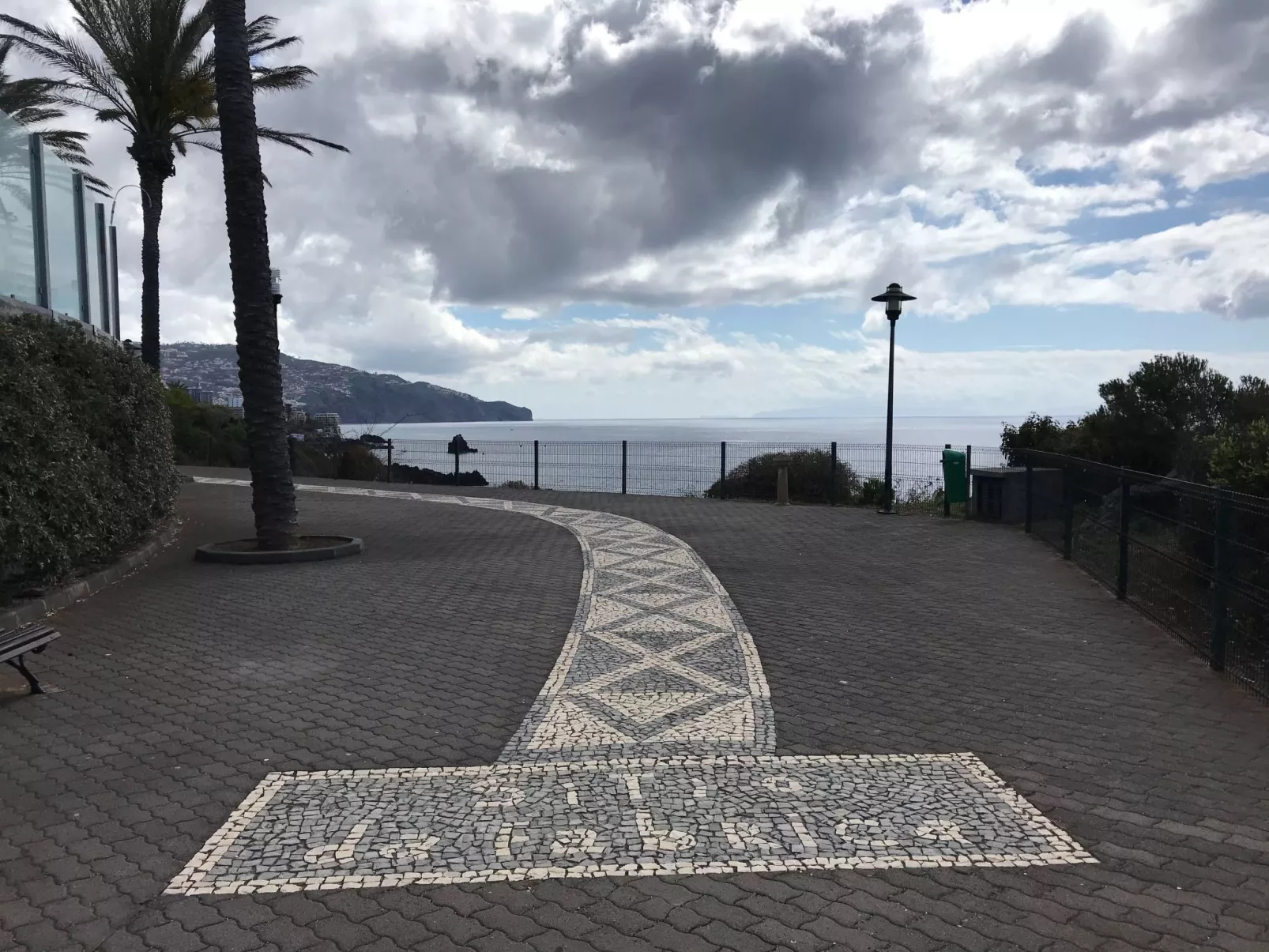 Mit Blick auf das Wasser - Image-tags.info