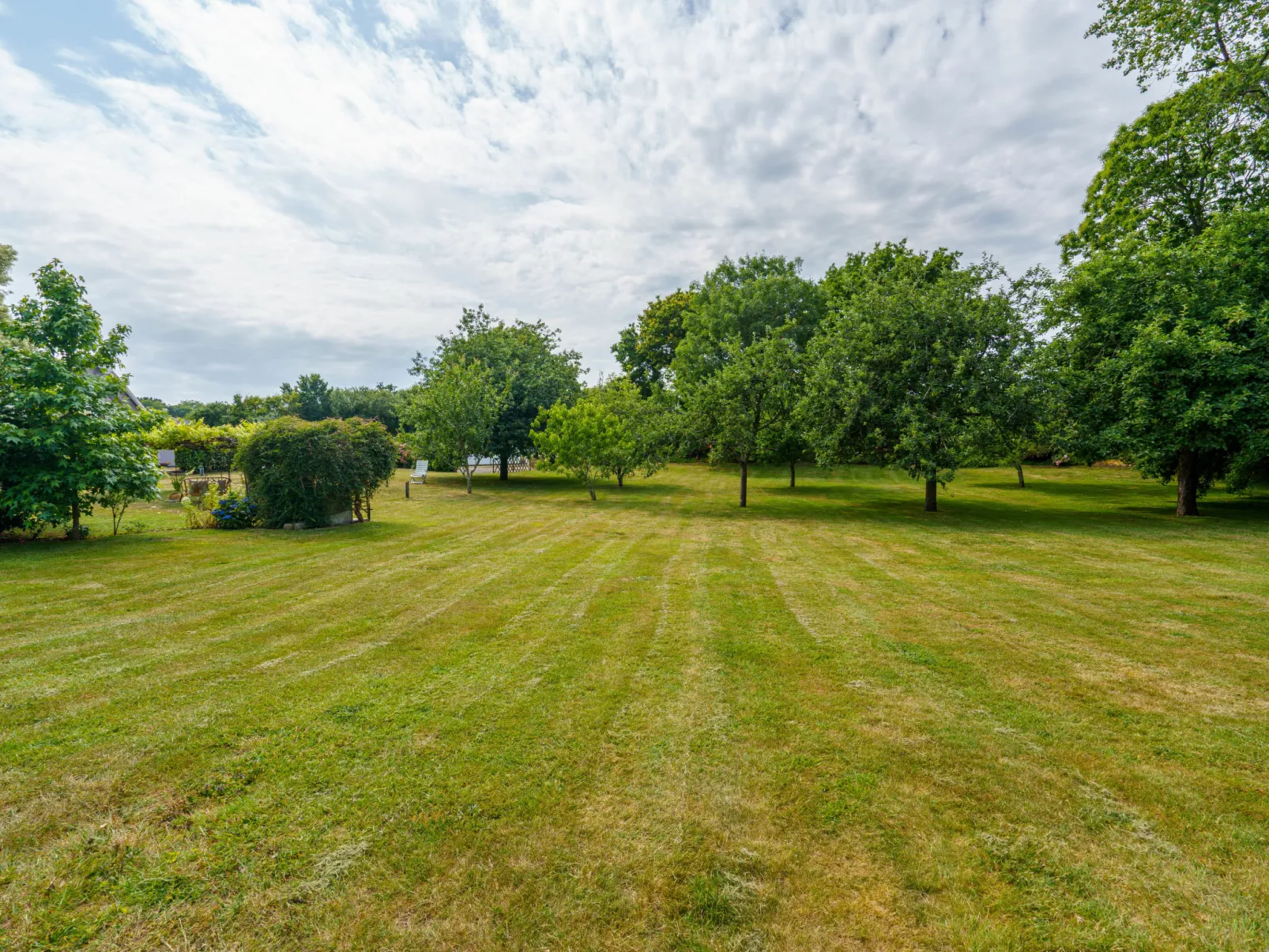 Les Volets Rouges - Buiten