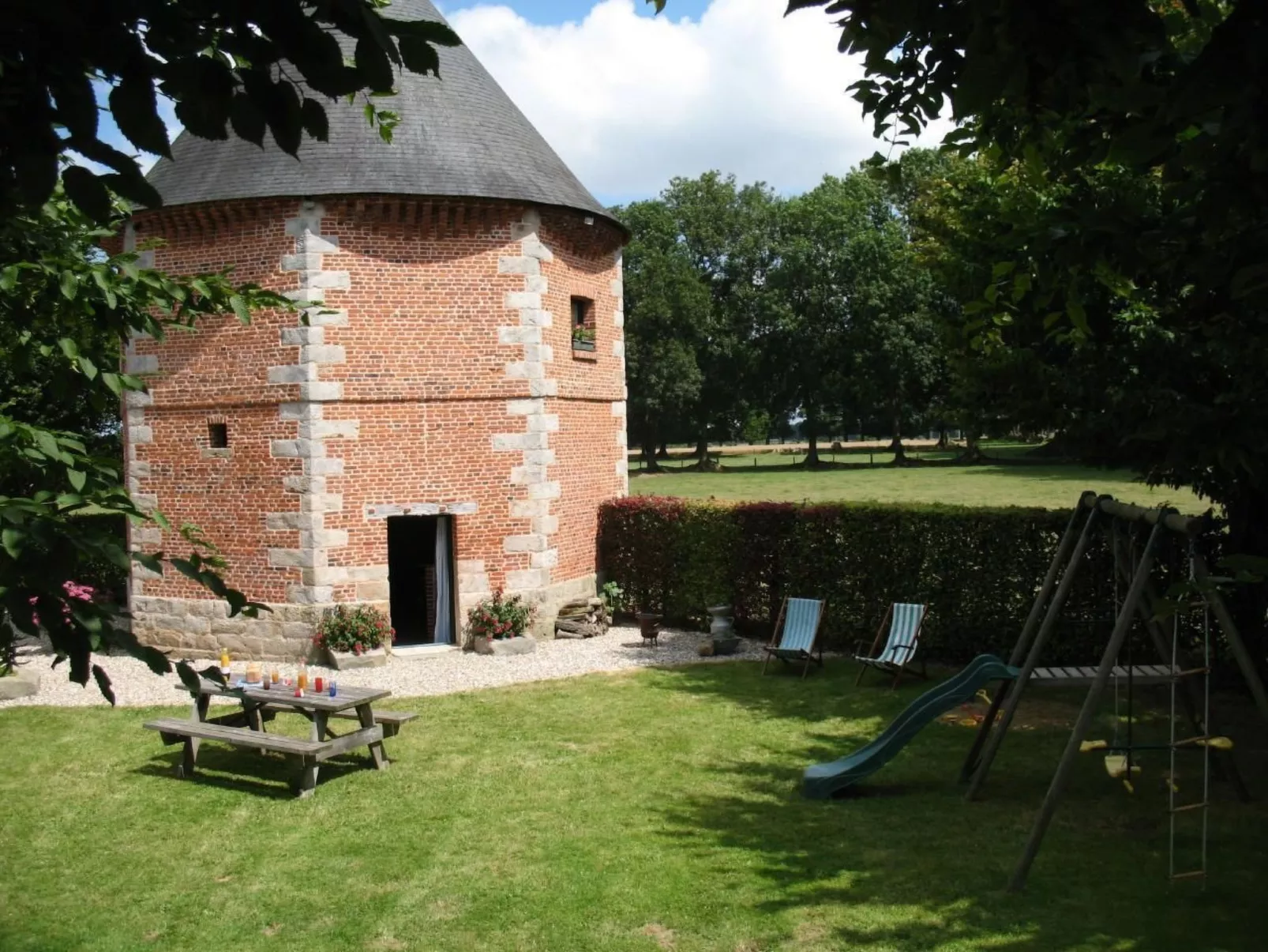 Unterkunft auf dem Bauernhof "La printanière" (Die Frühlingsfrau)-Buiten