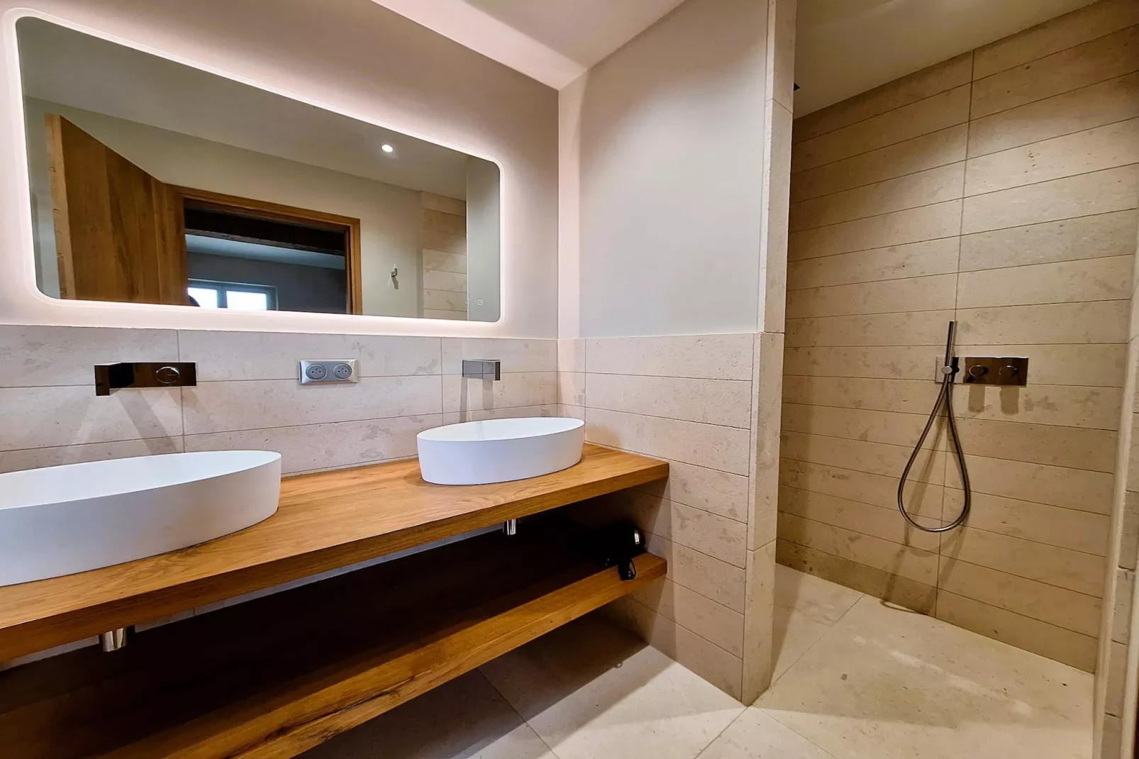 Le Mas Sorella – Votre Évasion Provençale au Cœur des Alpilles-Badkamer