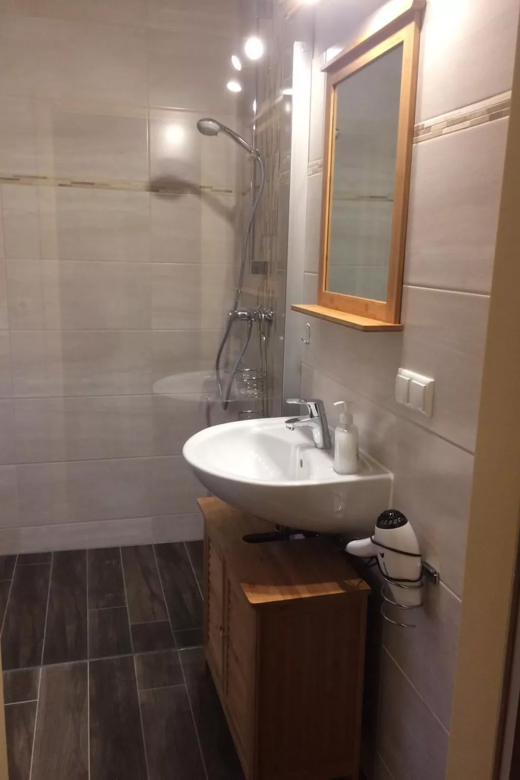 In Wischuer mit Terrasse, Grill und Garten - Image-tags.info