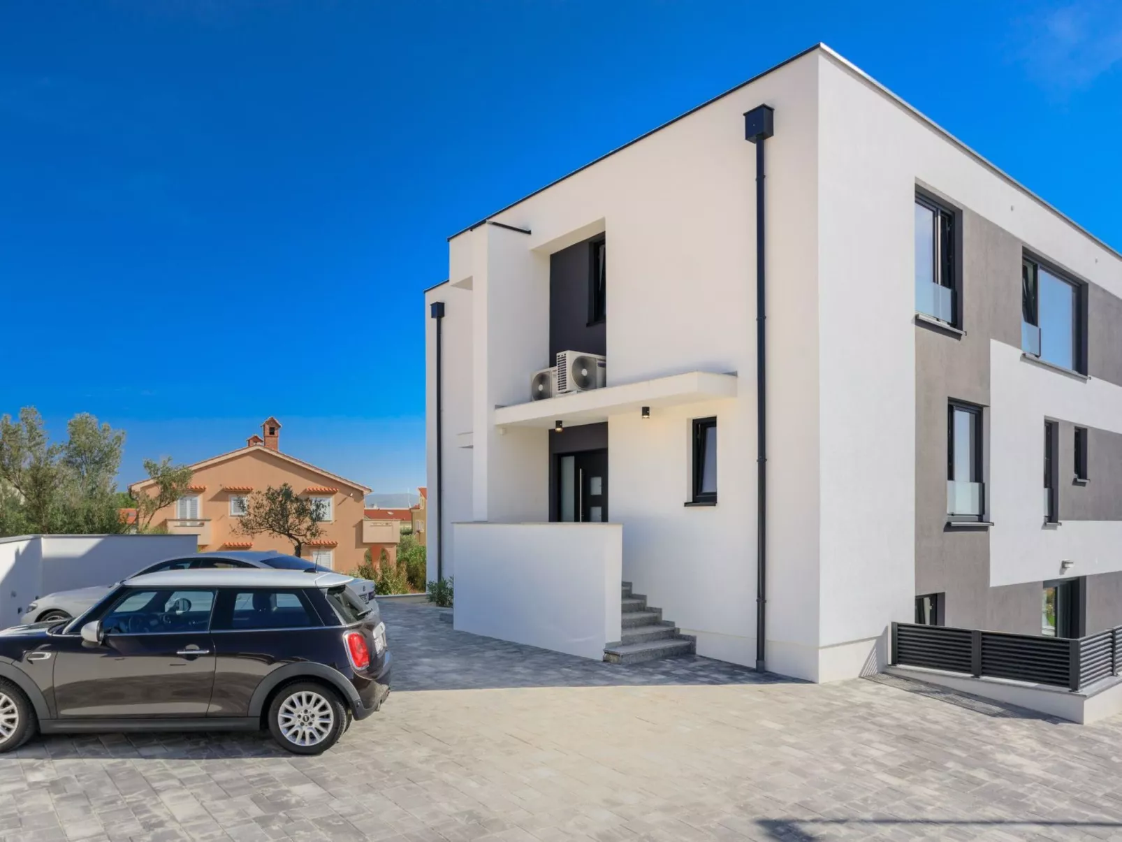 Luxusvilla mit beheiztem Pool in Strandnähe - Image-tags.info