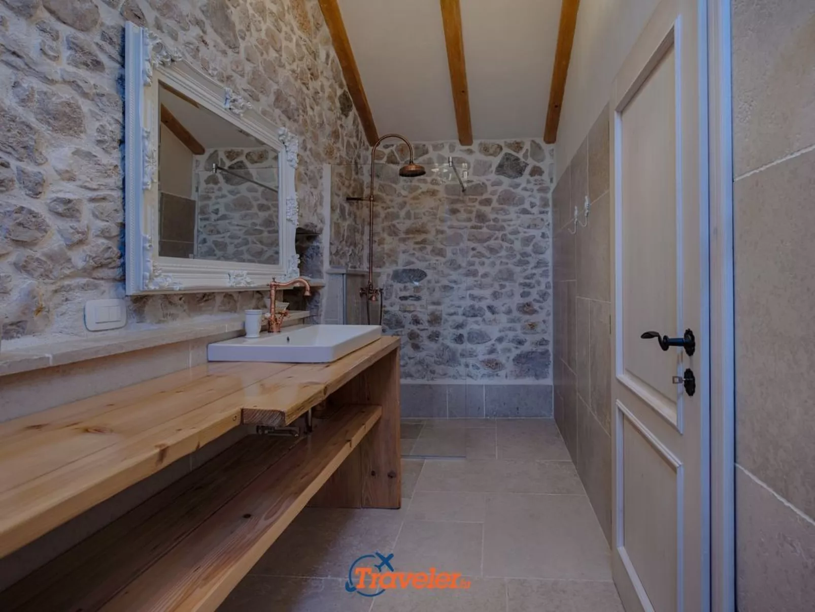 Schöne Steinvilla mit beheiztem Pool und Sauna - Image-tags.info