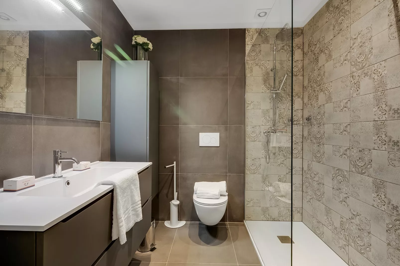 RESIDENCE PORTO LETIZIA - PALACE-1ROOM APT 4 PAX LAKE VIEW DELUXE 8206 - P1LD4 - Badkamer