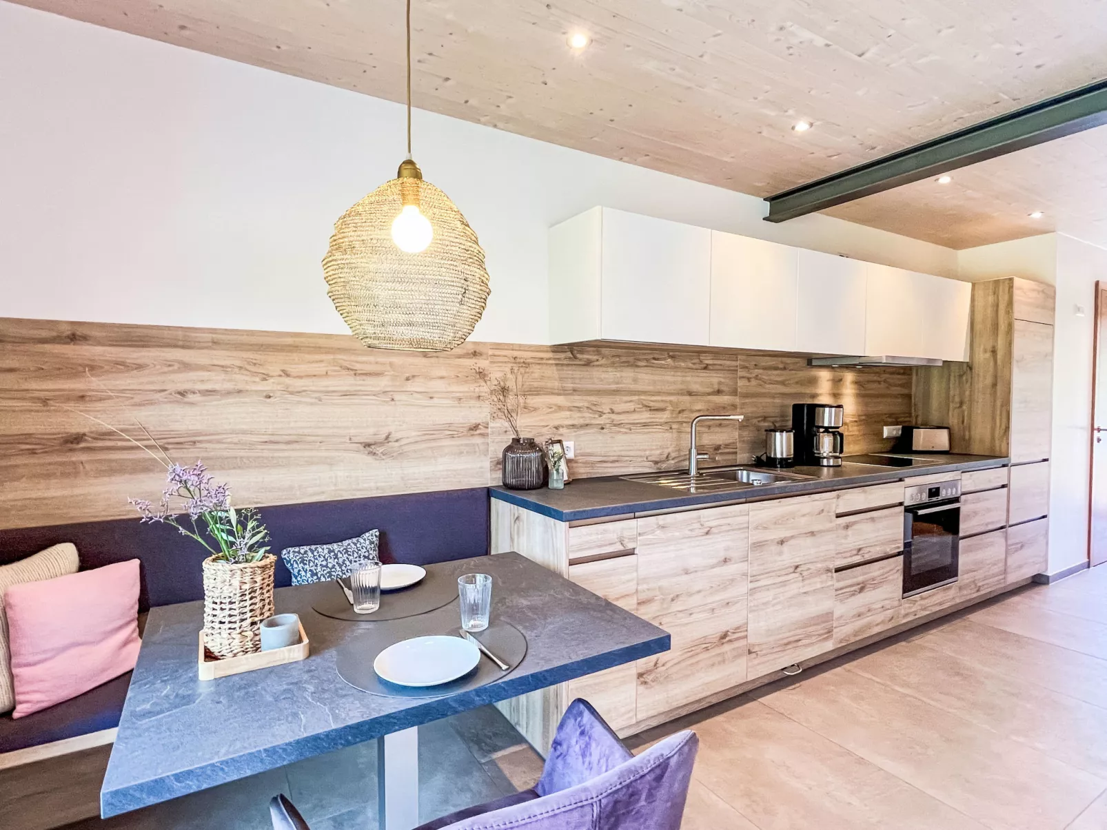 Kinast (HFT201)-Binnen