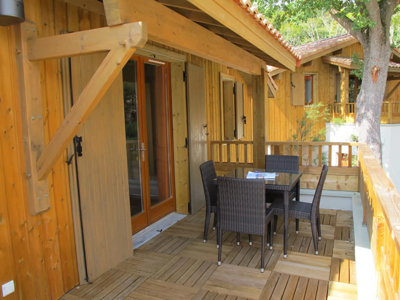 Les Rives du Lac-Buiten