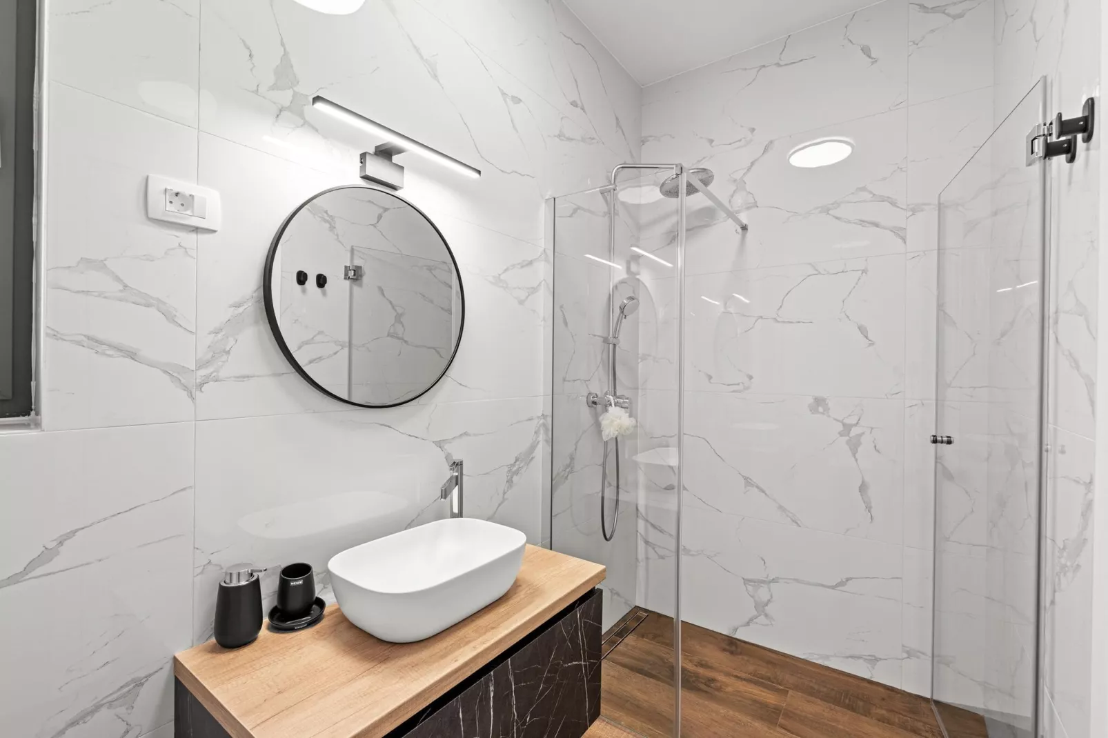 Villa Mattia-Badkamer