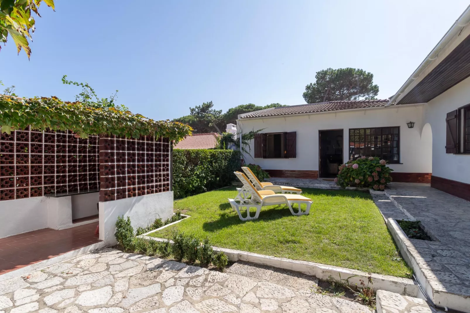 Charming  House and Terrace By Gt House-Tuinen zomer