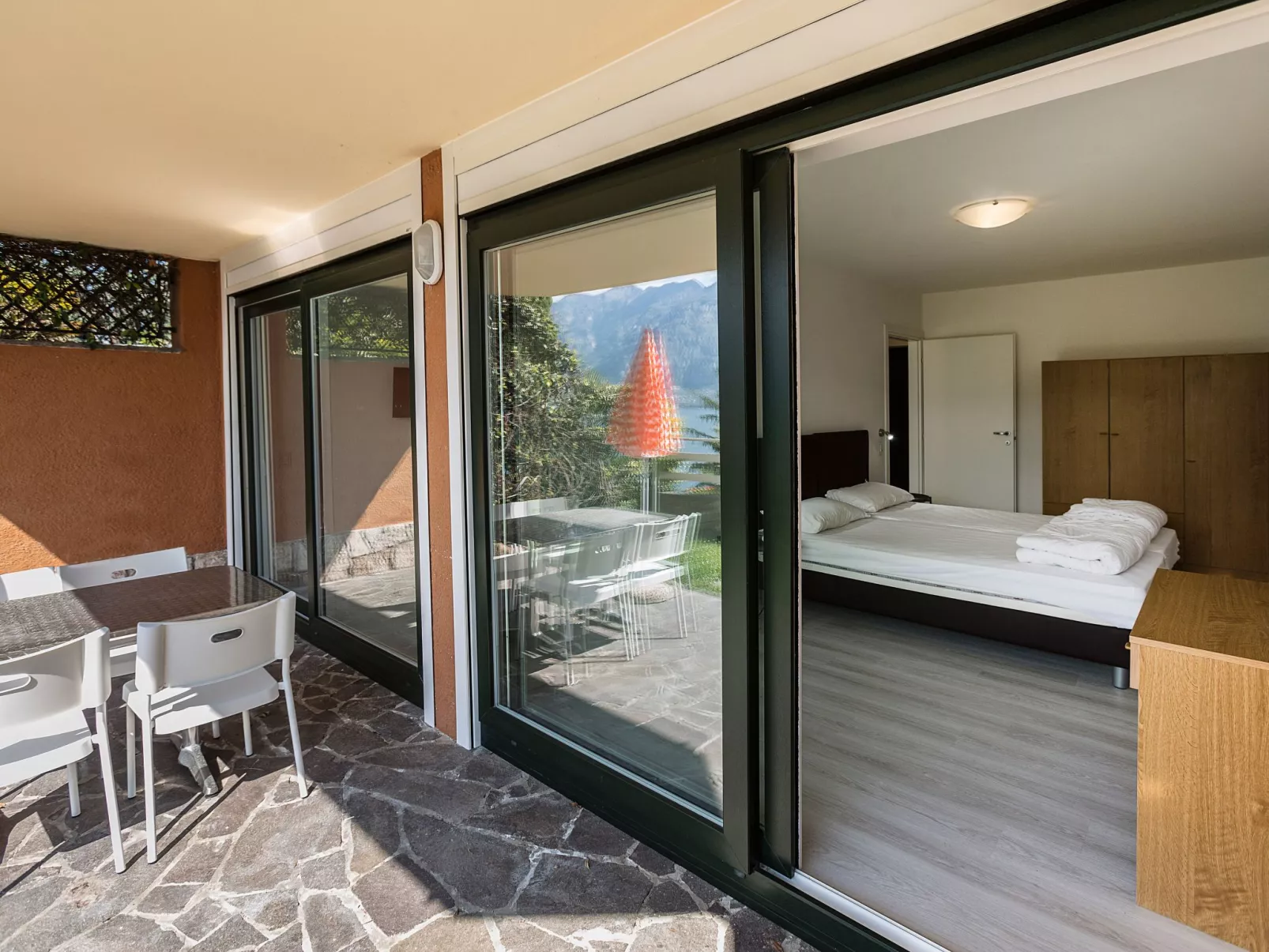 Zwei-Zimmer-Wohnung mit Seeblick, Grill und Gemeinschaftspool - Image-tags.info