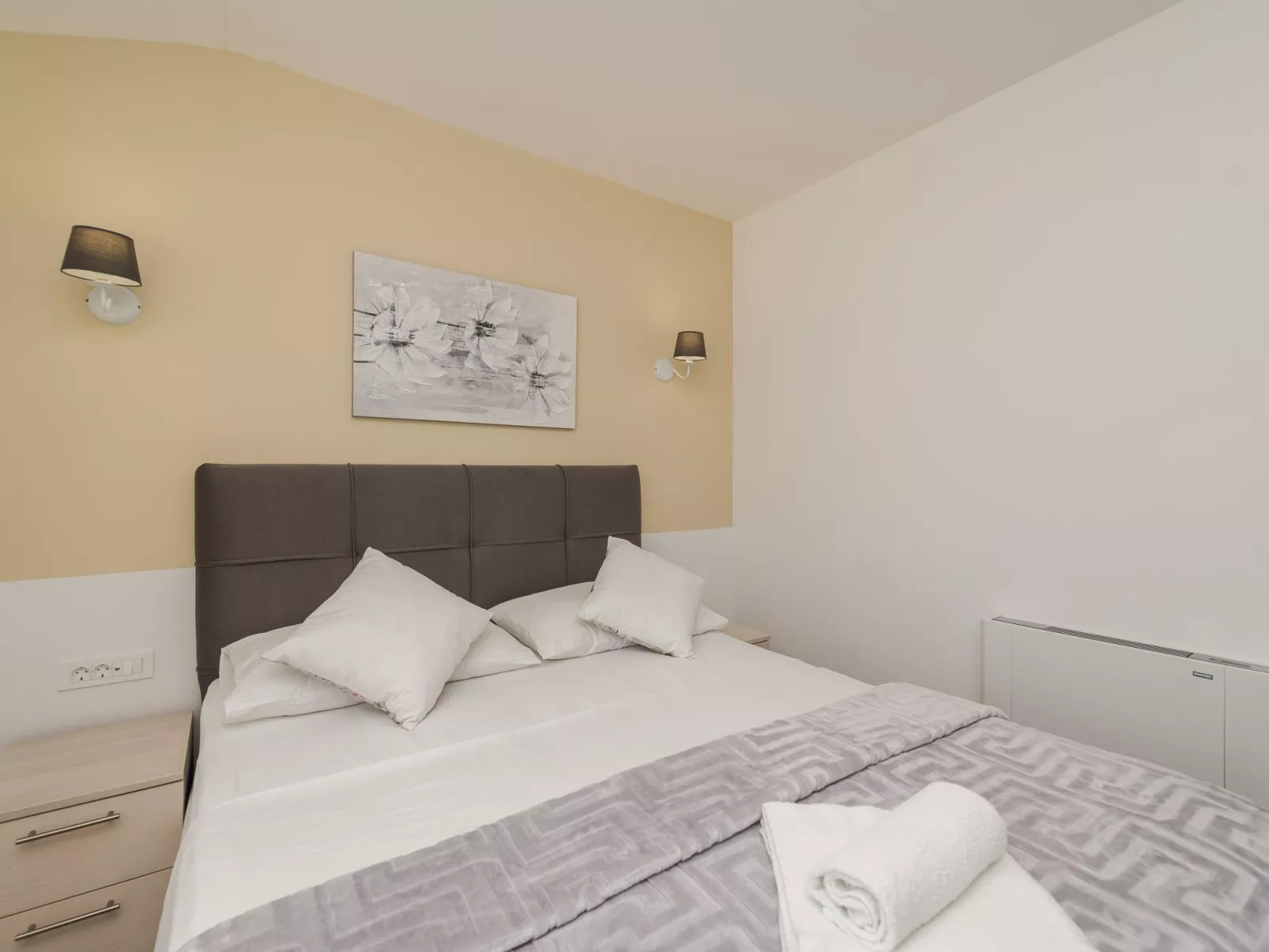 Neue Steinvilla mit beheiztem Pool in Strandnähe - Image-tags.info