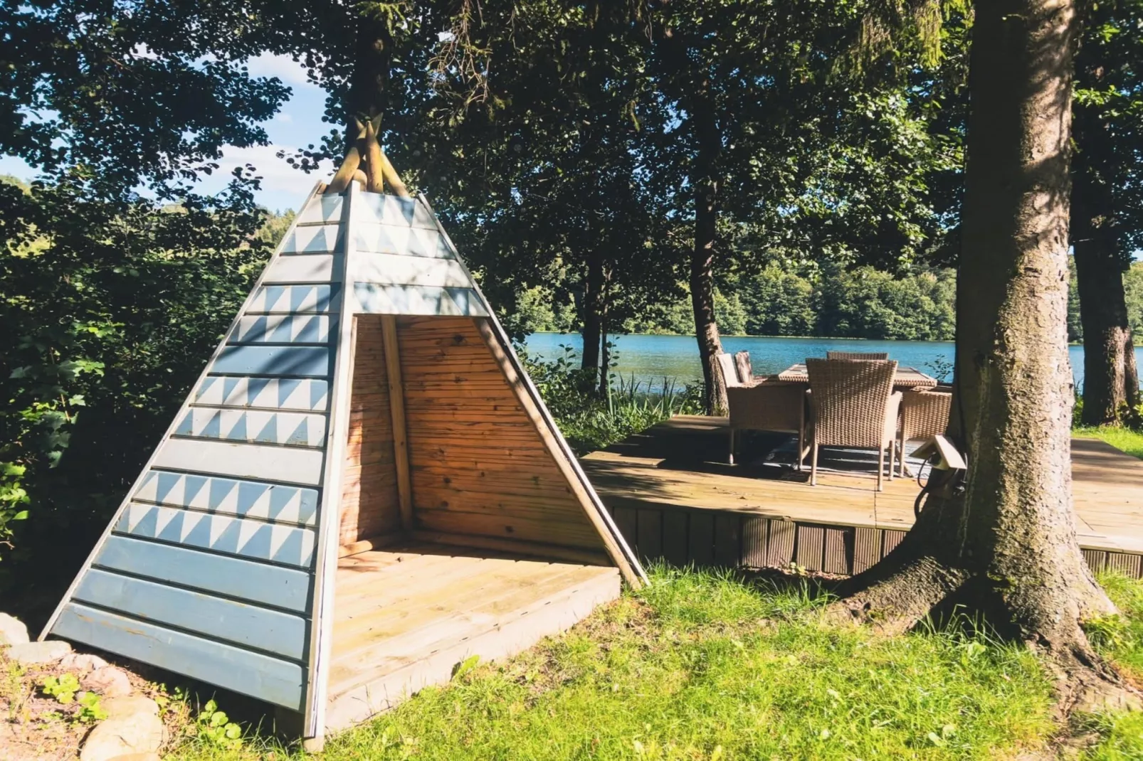 Dom w Starych Czaplach z domkiem na drzewie-Terrasbalkon