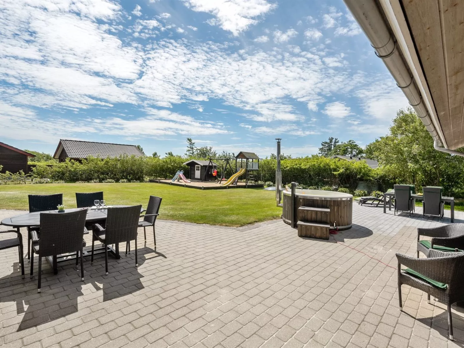 "Benita" - 400m to the fjord-Buiten