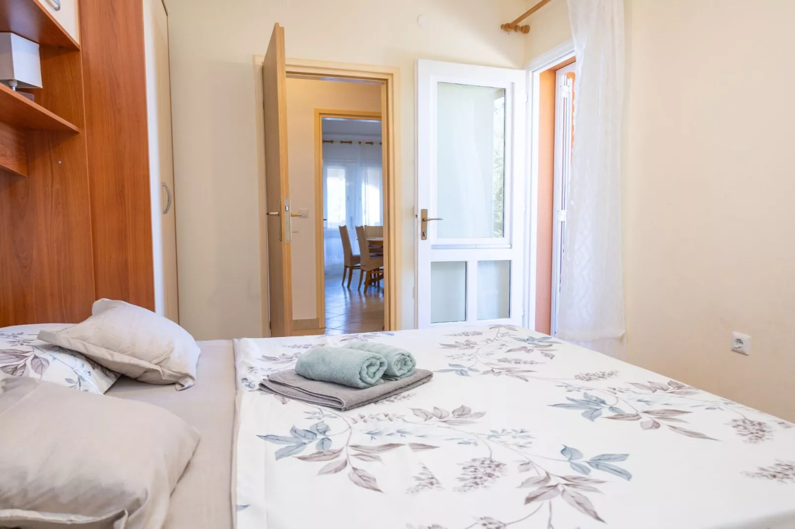 Apartments Sea Line - Two Bedroom Apartment with Terrace and Sea View-Slaapkamer