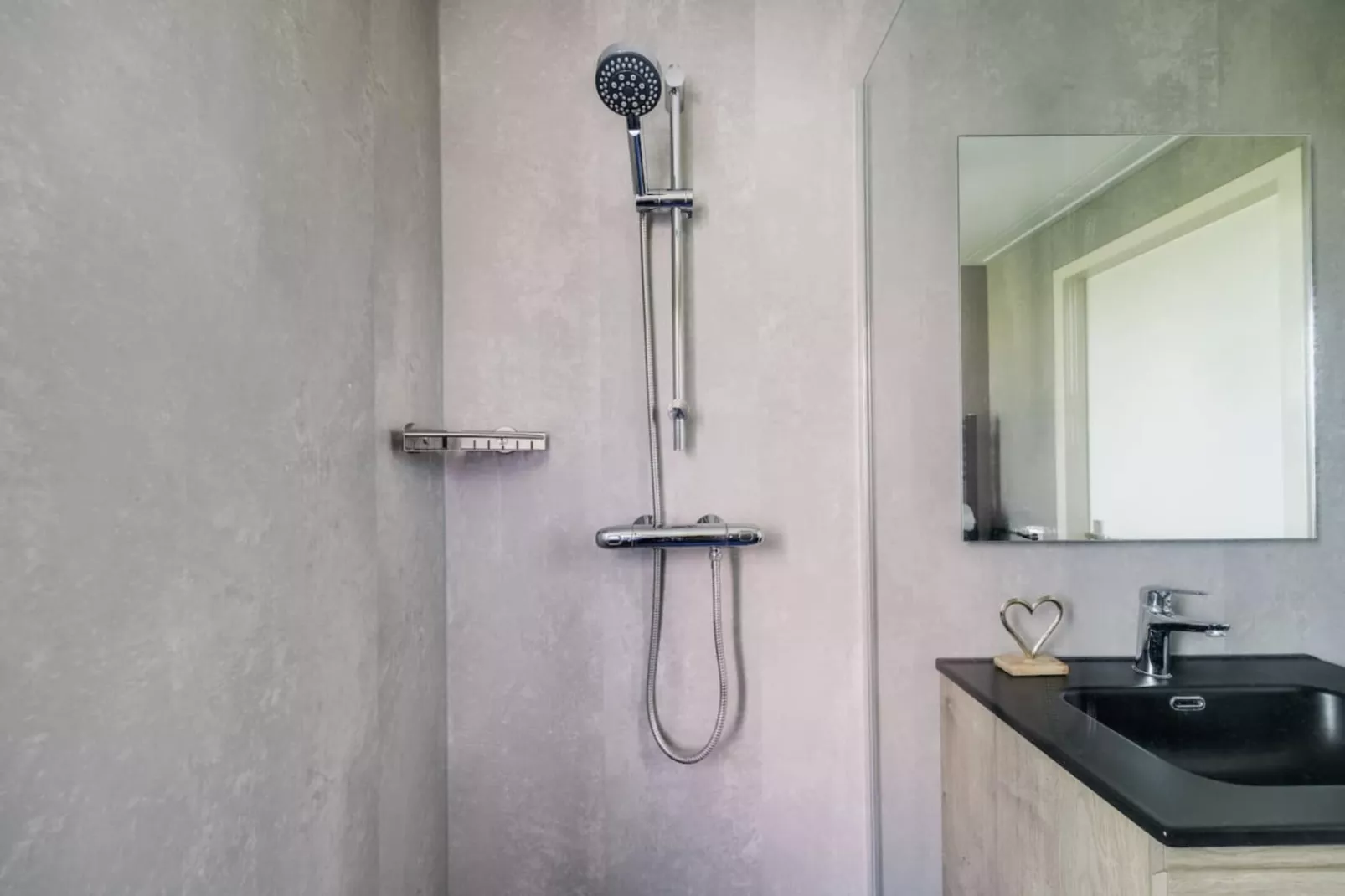 92 | Gaai | Prachtige bungalow nabij natuur-Badkamer