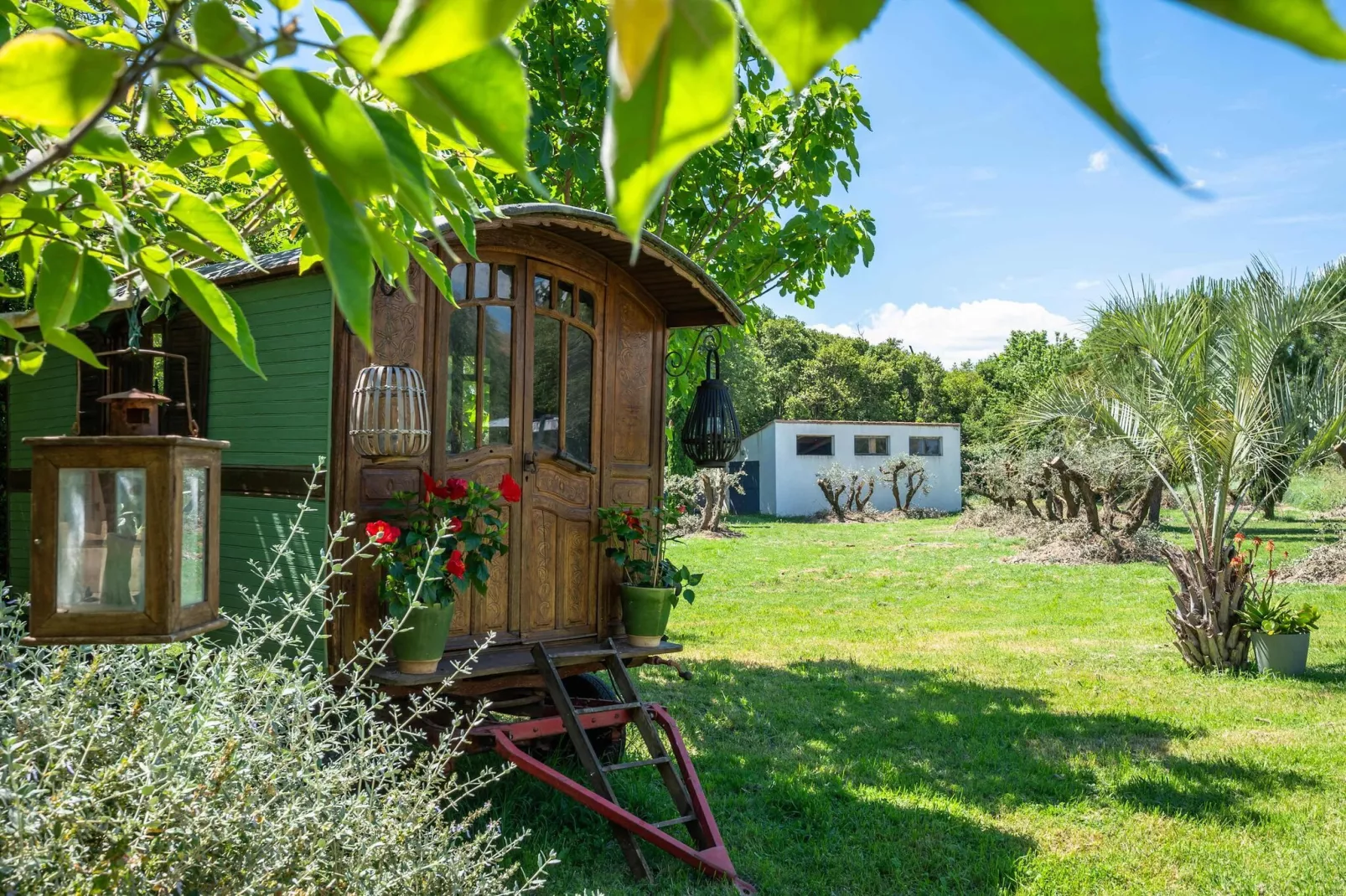 Grand Mas climatisé Arles-Tuinen zomer