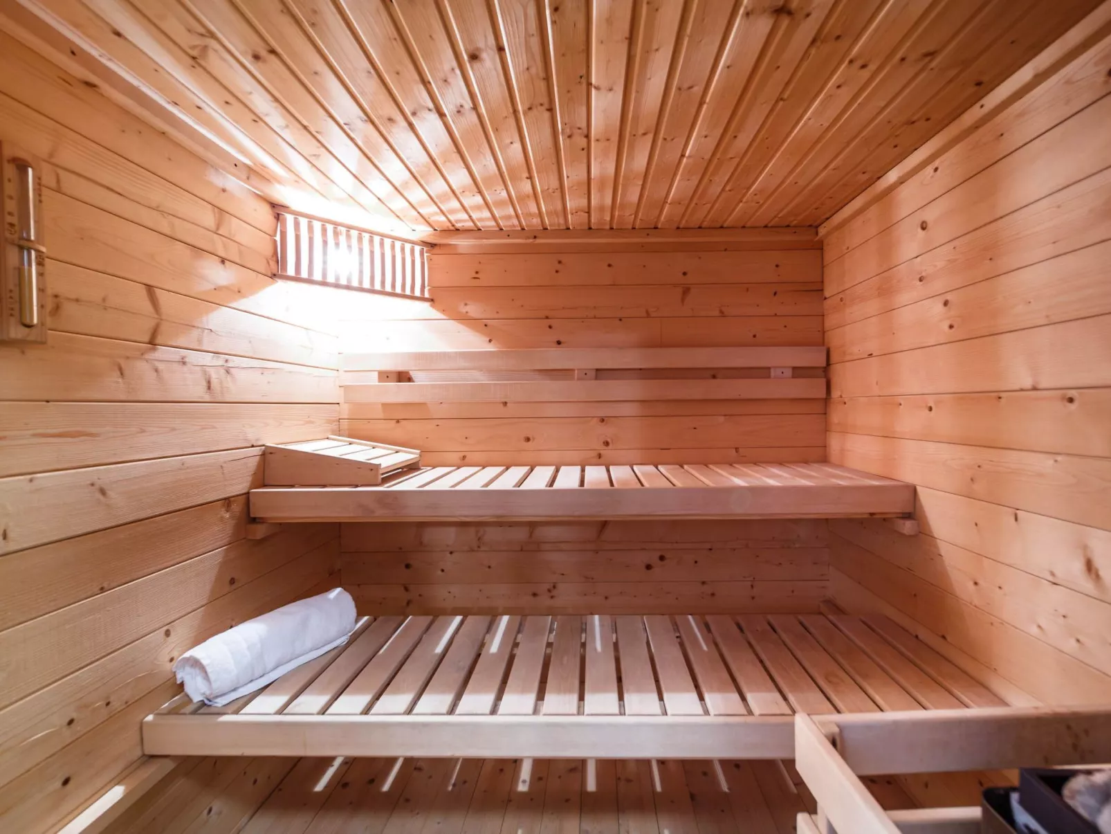 Villa Kamenica  im mediterranen Stil mit Innen- und Außenpool - Image-tags.info