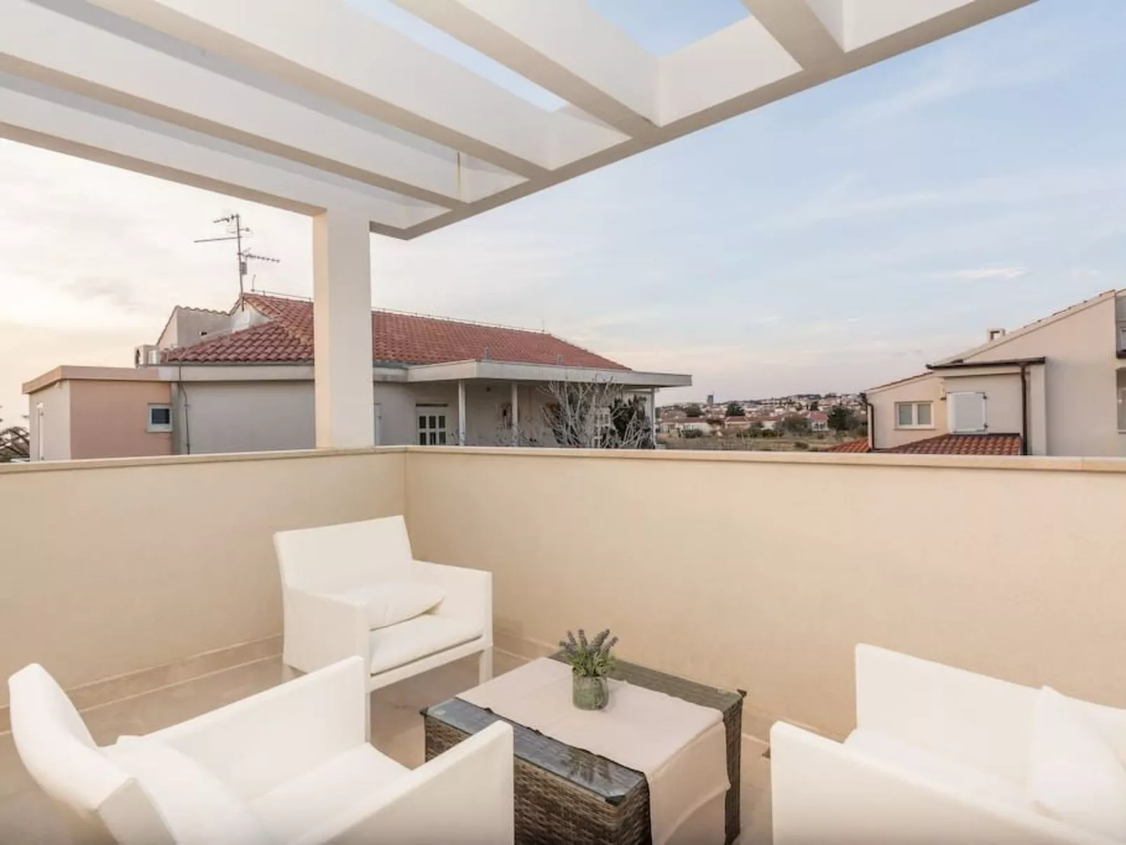 Luxuriöse Villa White Rose mit Pool in der Nähe von Zrče Beach - Image-tags.info