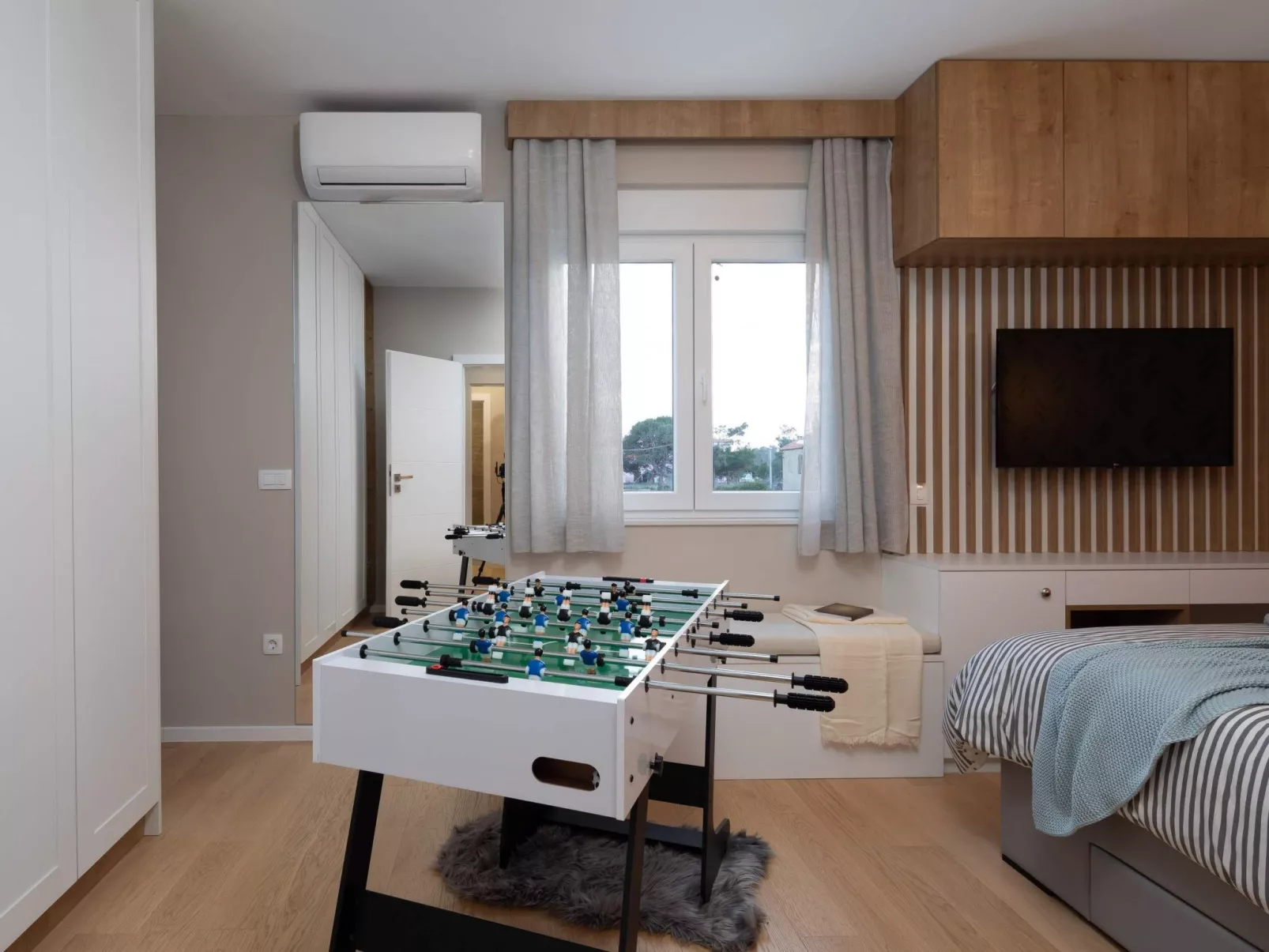 Villa in Strandnähe, Pool, Kinderspielplatz - Image-tags.info