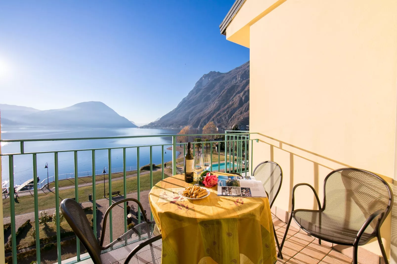 RESIDENCE PORTO LETIZIA - PALACE-1ROOM APT 4 PAX LAKE VIEW PLUS 8205 - P1LP4 - Terrasbalkon