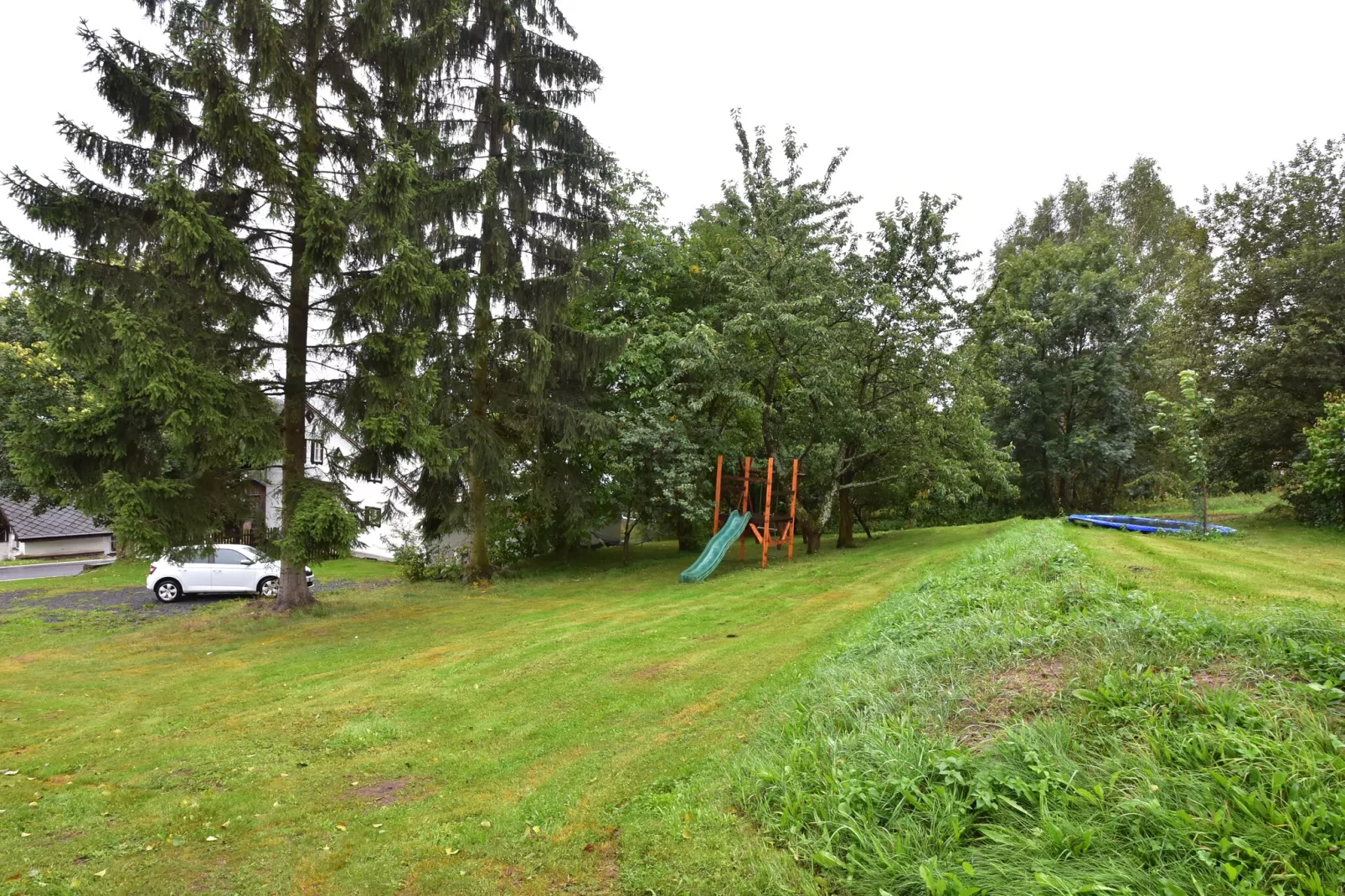 Chalet Nisou-Tuinen zomer