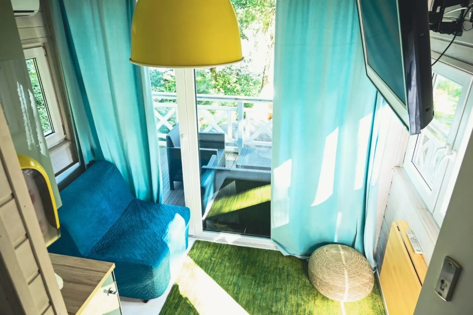 Dom w Starych Czaplach z domkiem na drzewie-Terrasbalkon