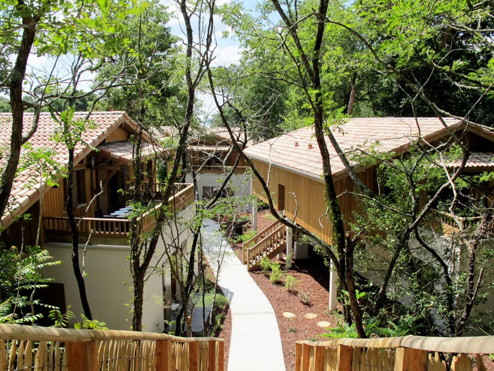 Les Rives du Lac-Buiten